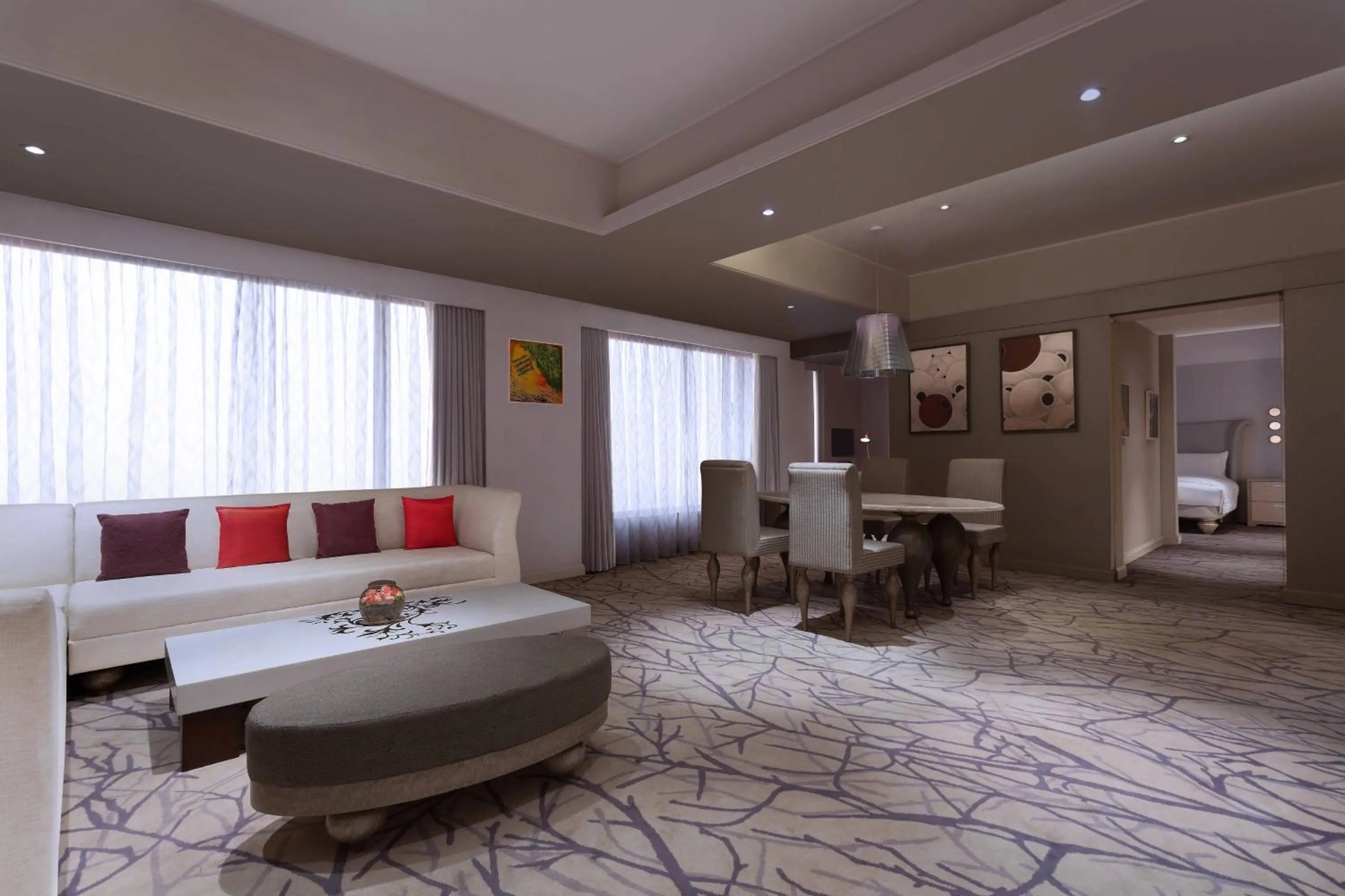 Photo of the whole room, Bed in Le Meridien Gurgaon, Delhi NCR