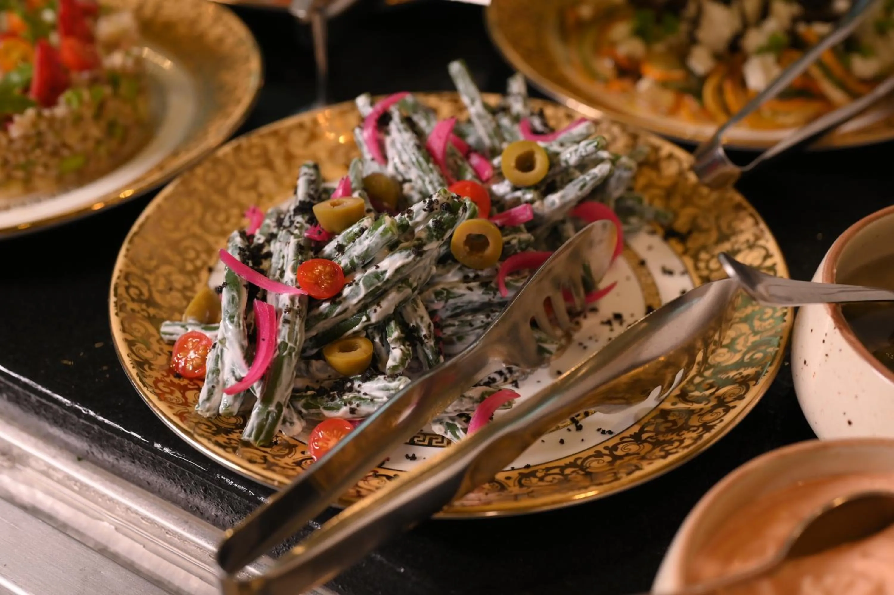 Restaurant/places to eat in Le Meridien Gurgaon, Delhi NCR