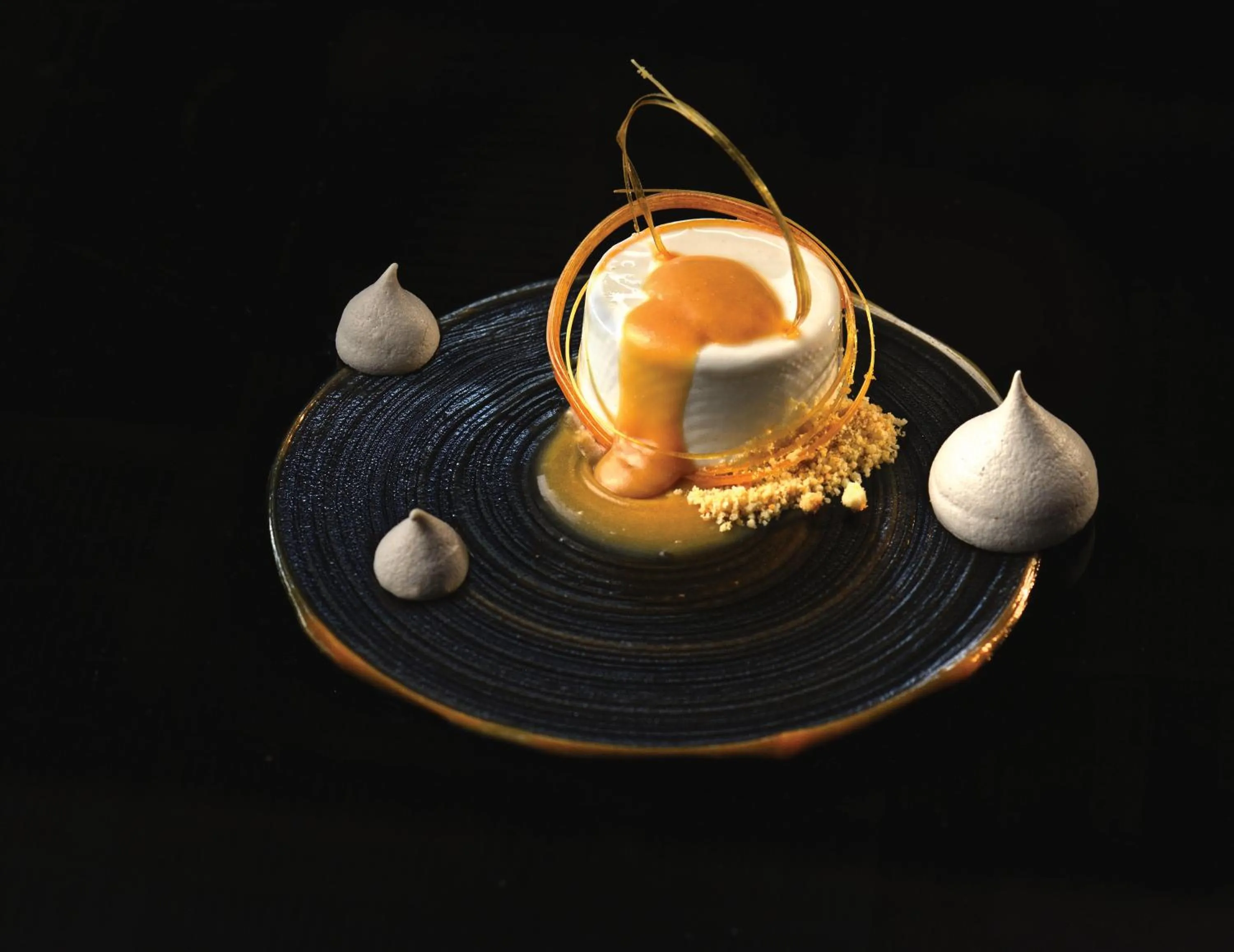 Restaurant/places to eat in Le Meridien Gurgaon, Delhi NCR