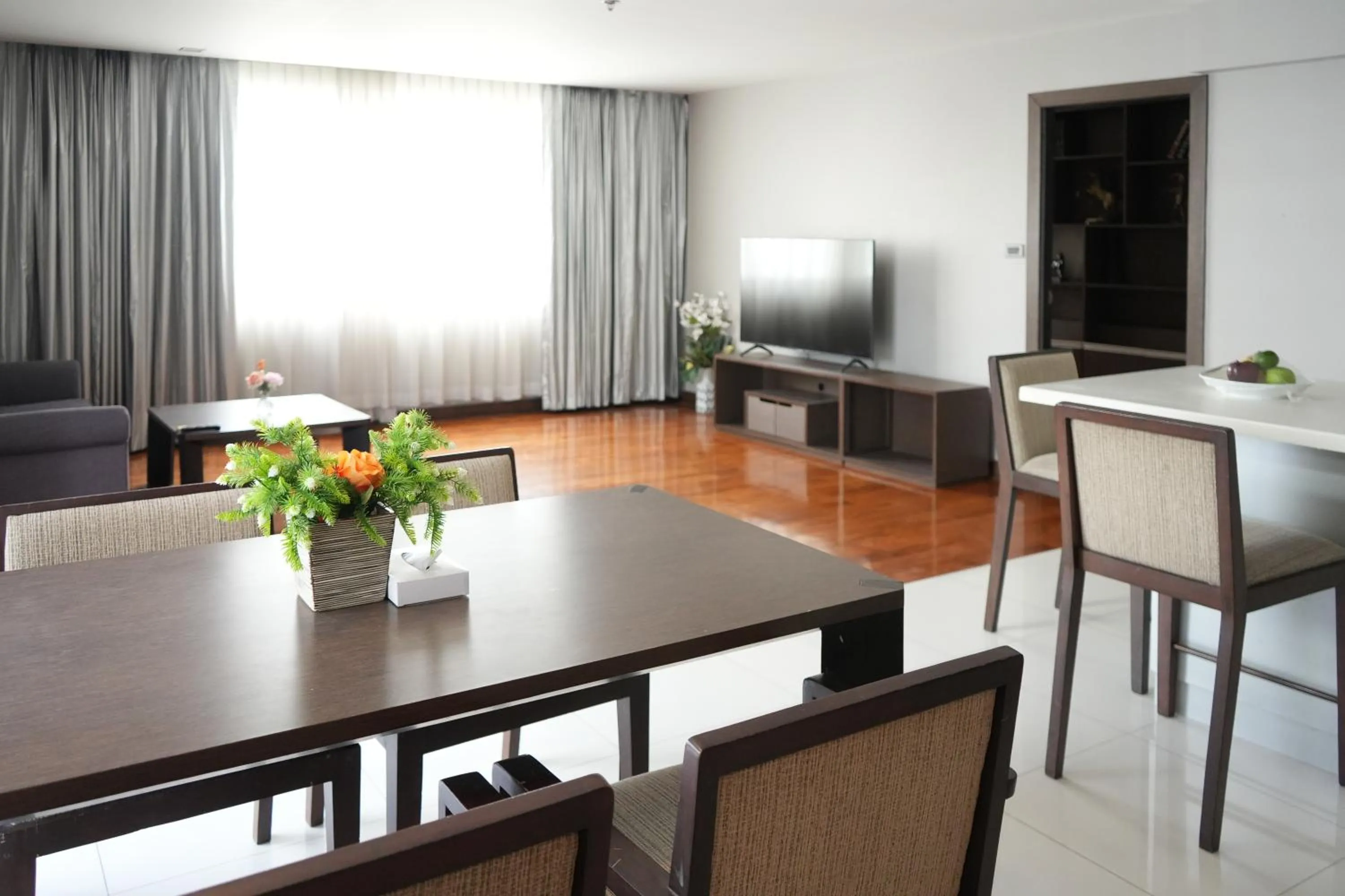 Dining area in Royal Suite Hotel Bangkok