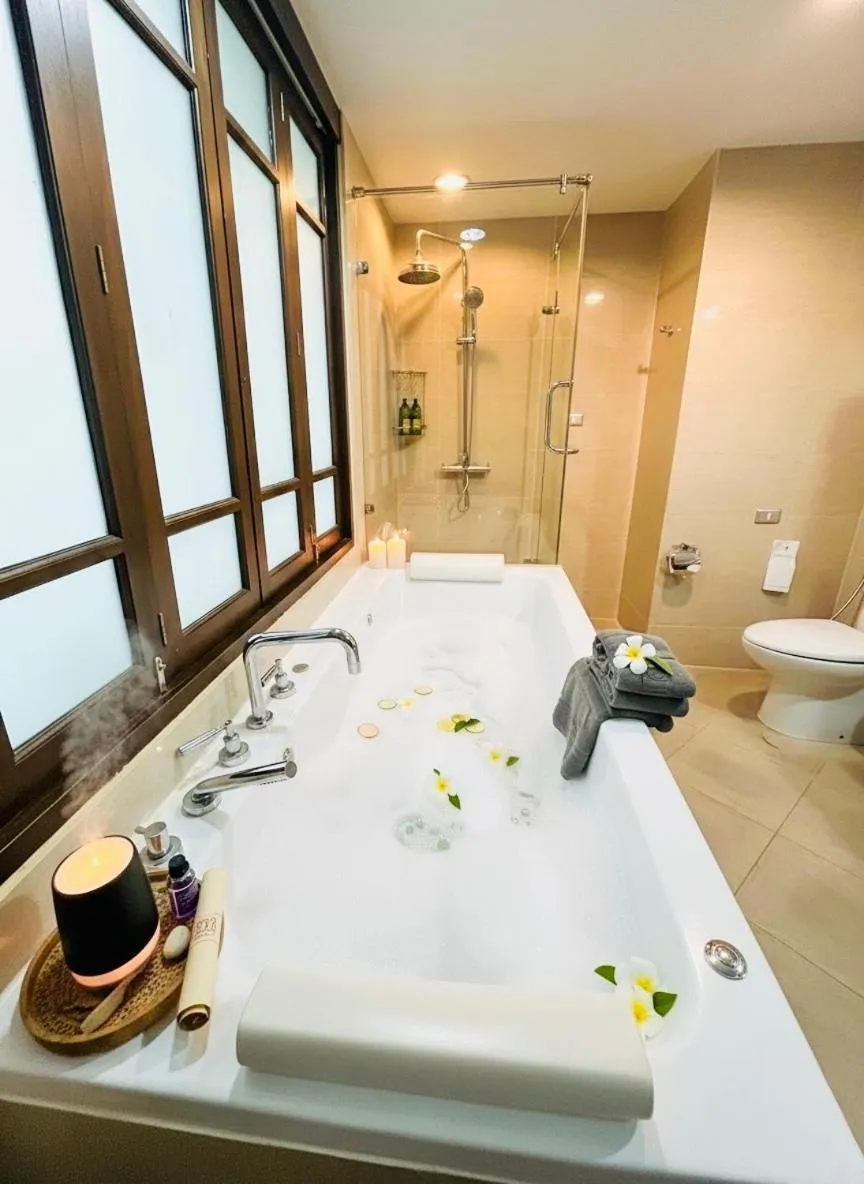 Bath in Royal Suite Hotel Bangkok
