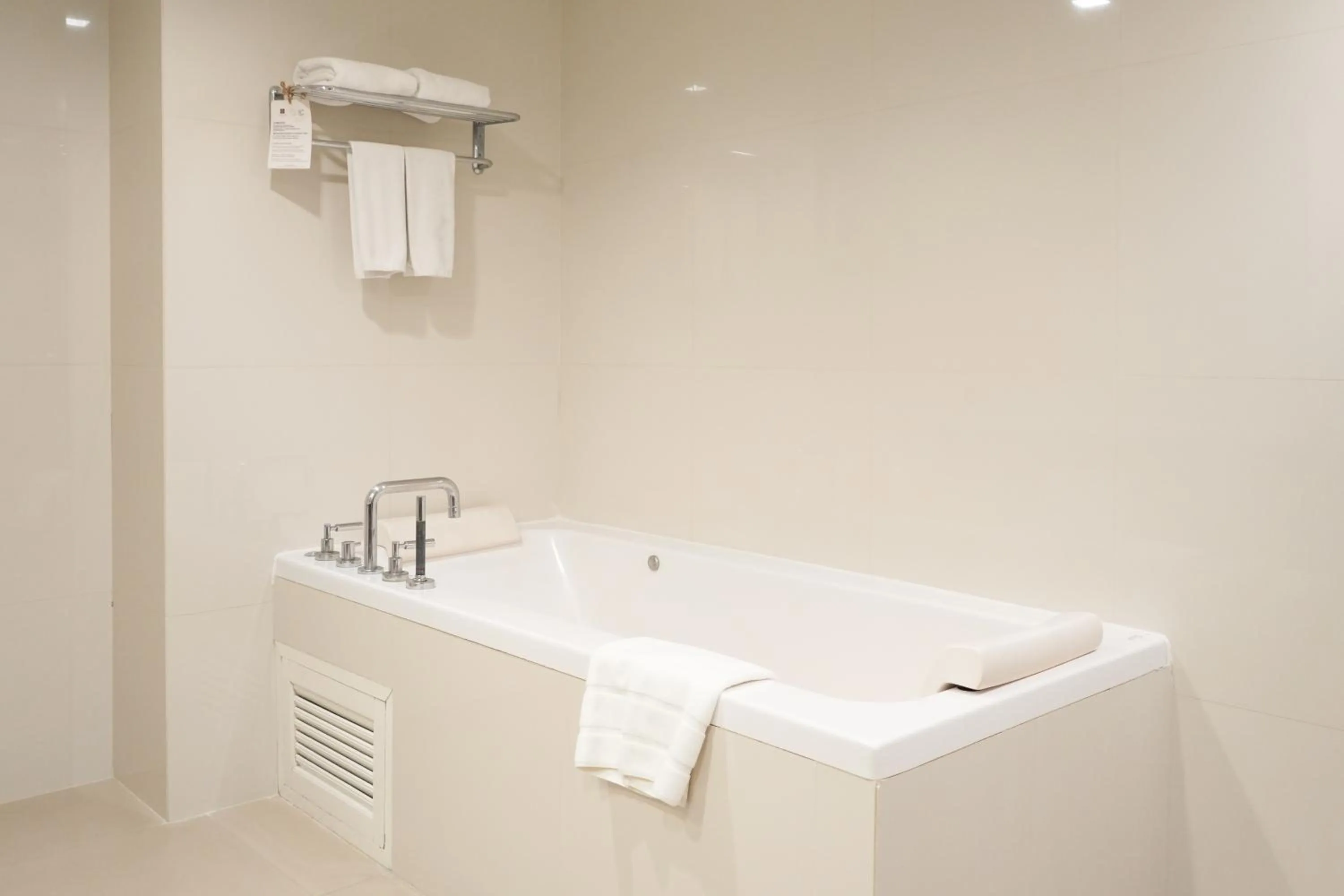 Bathroom in Royal Suite Hotel Bangkok