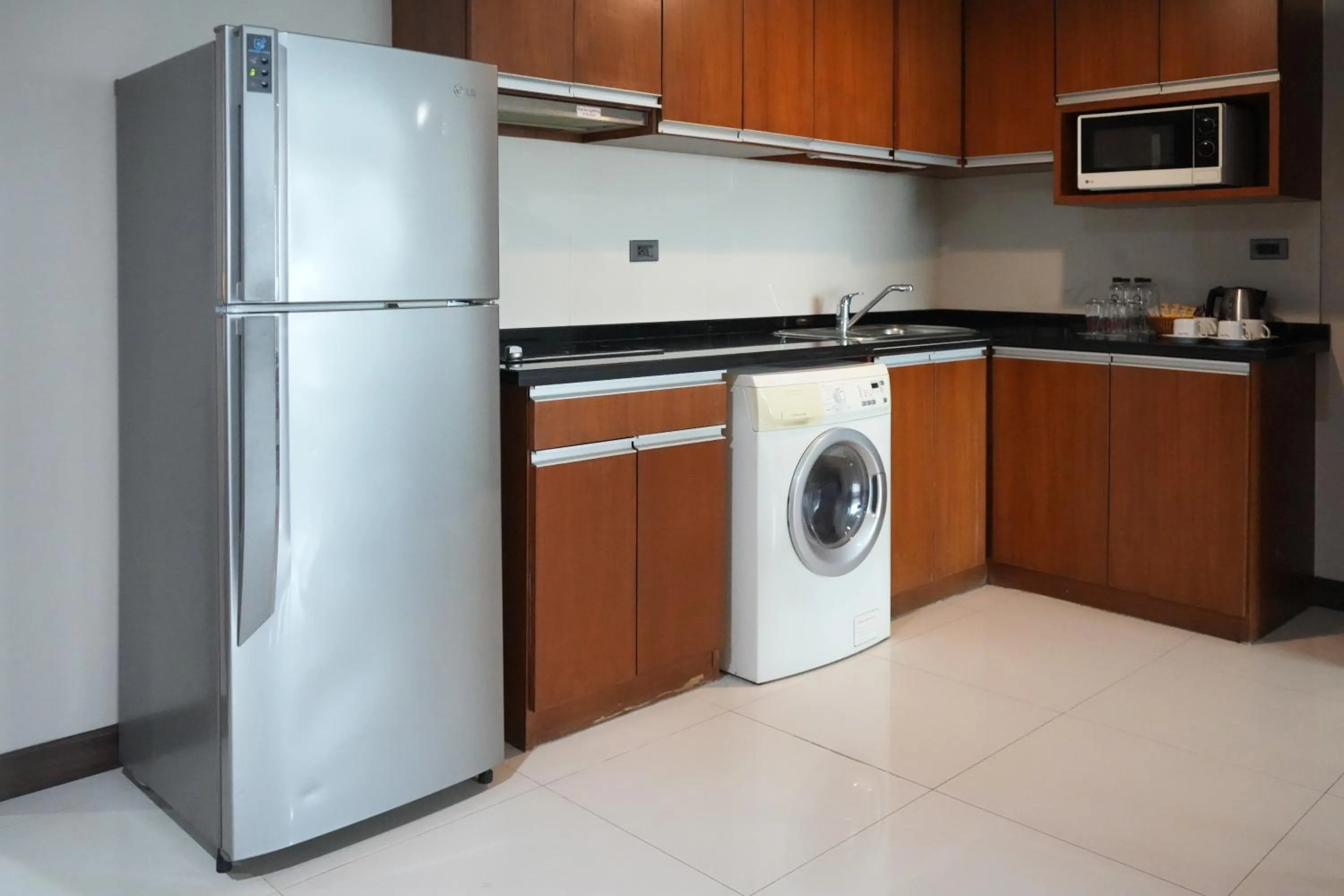 washing machine in Royal Suite Hotel Bangkok