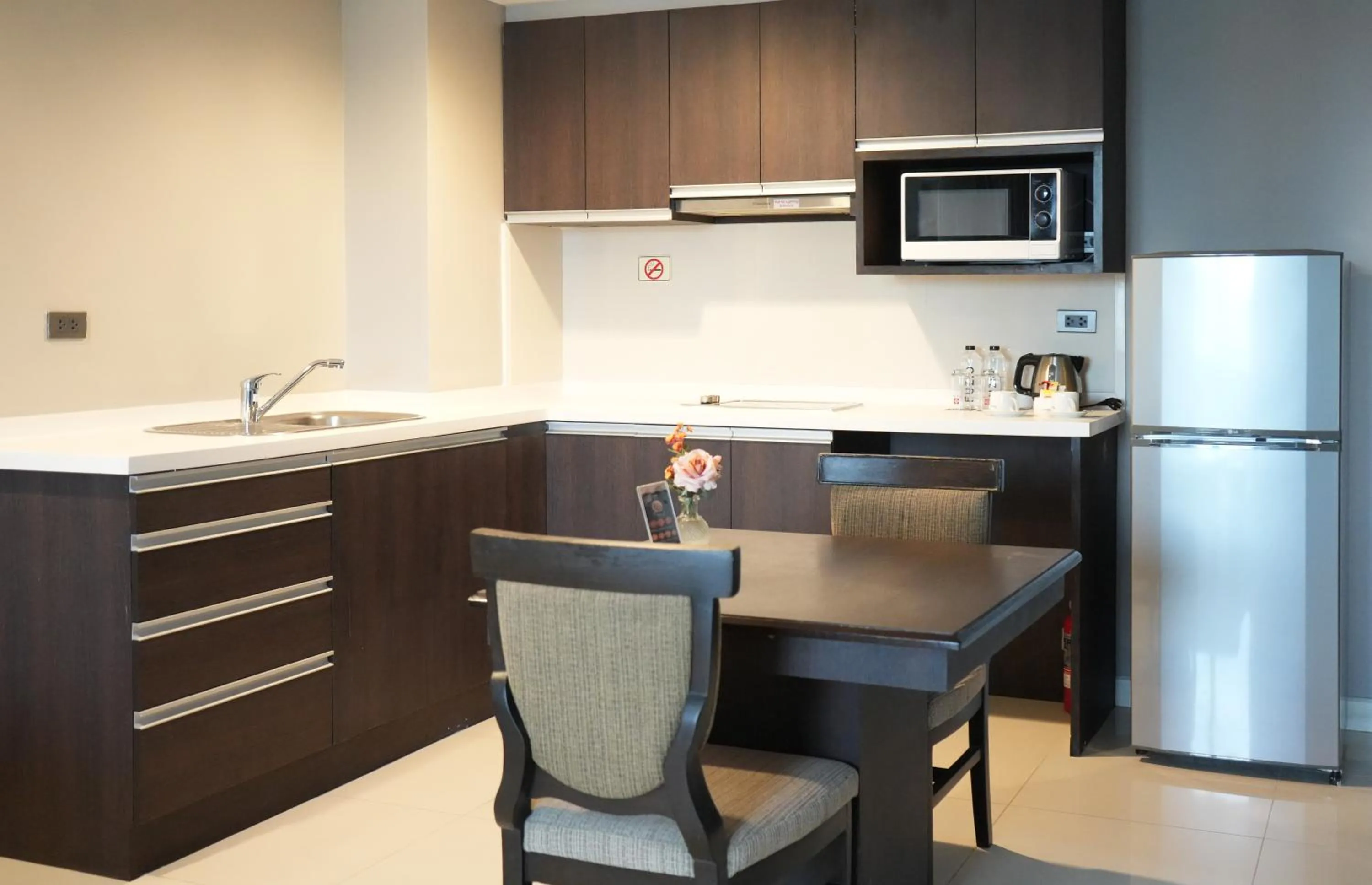 Dining area in Royal Suite Hotel Bangkok