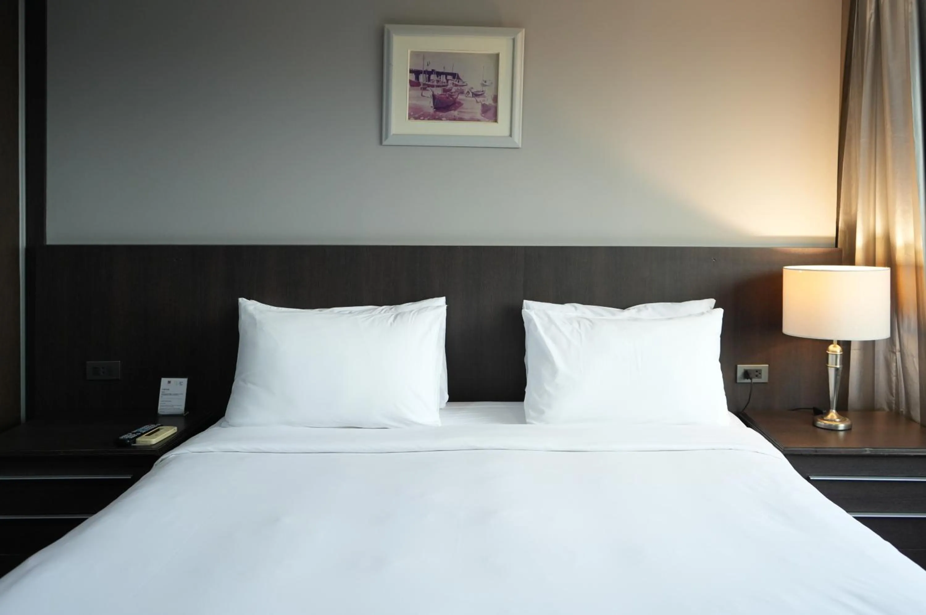 Bed in Royal Suite Hotel Bangkok