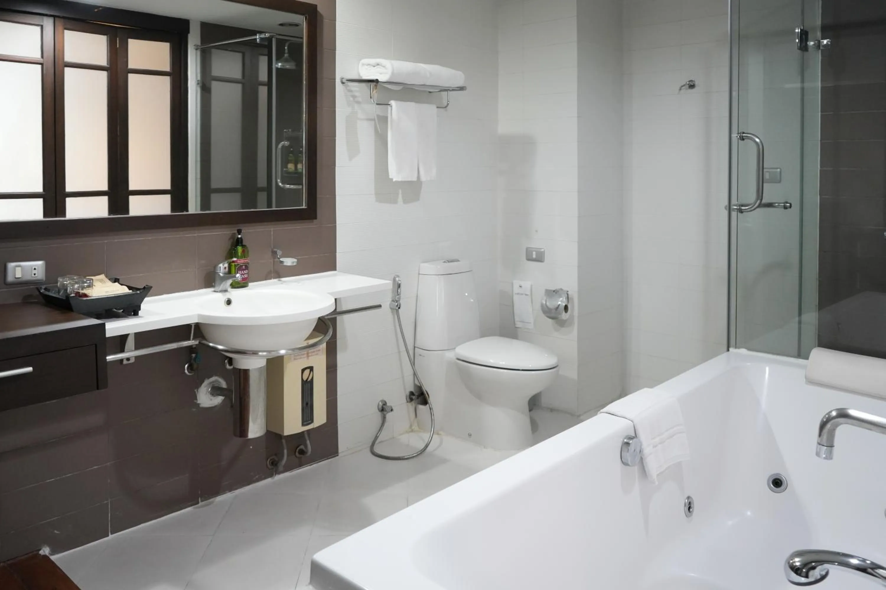 Shower in Royal Suite Hotel Bangkok