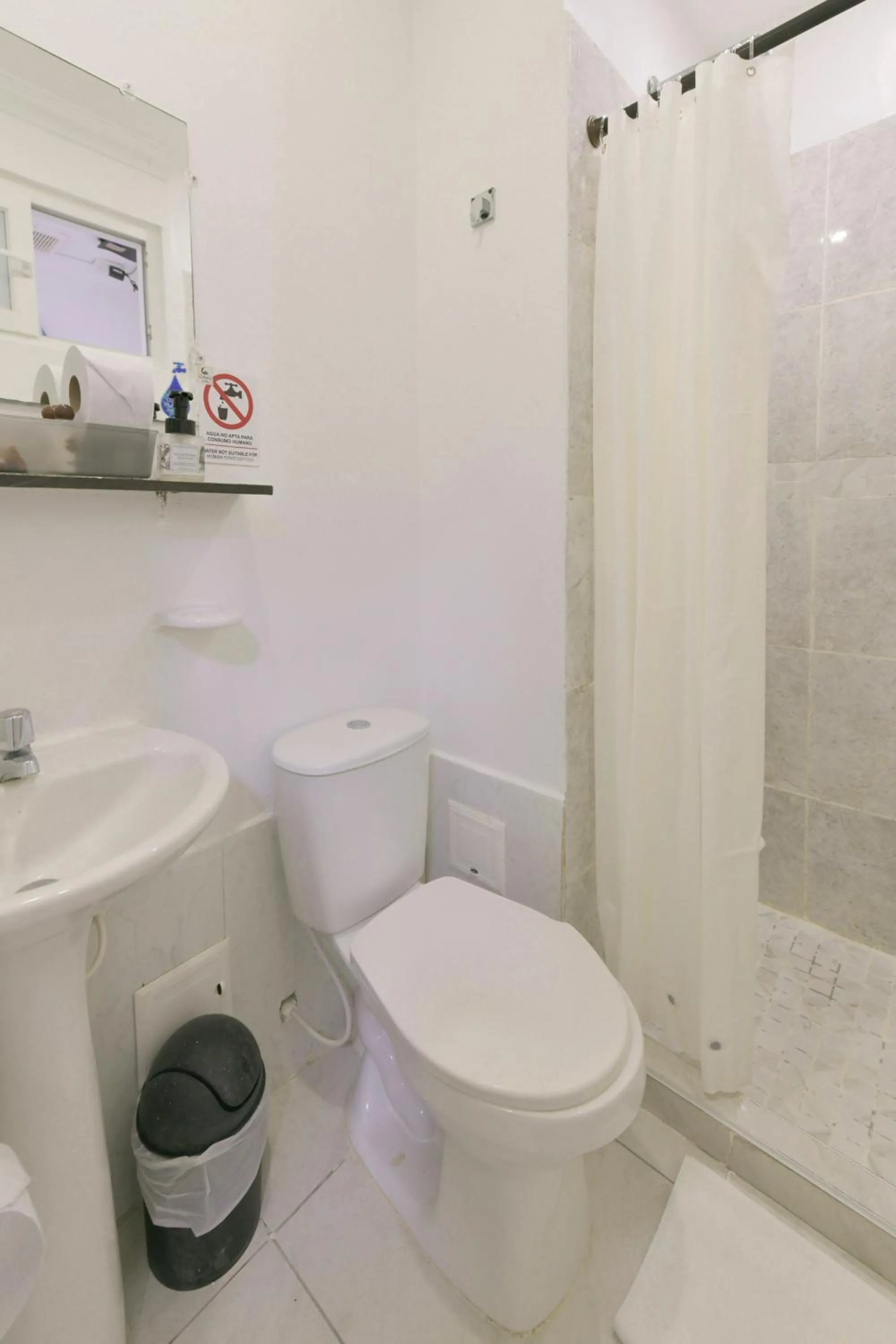 Shower in Hotel Las Lunas