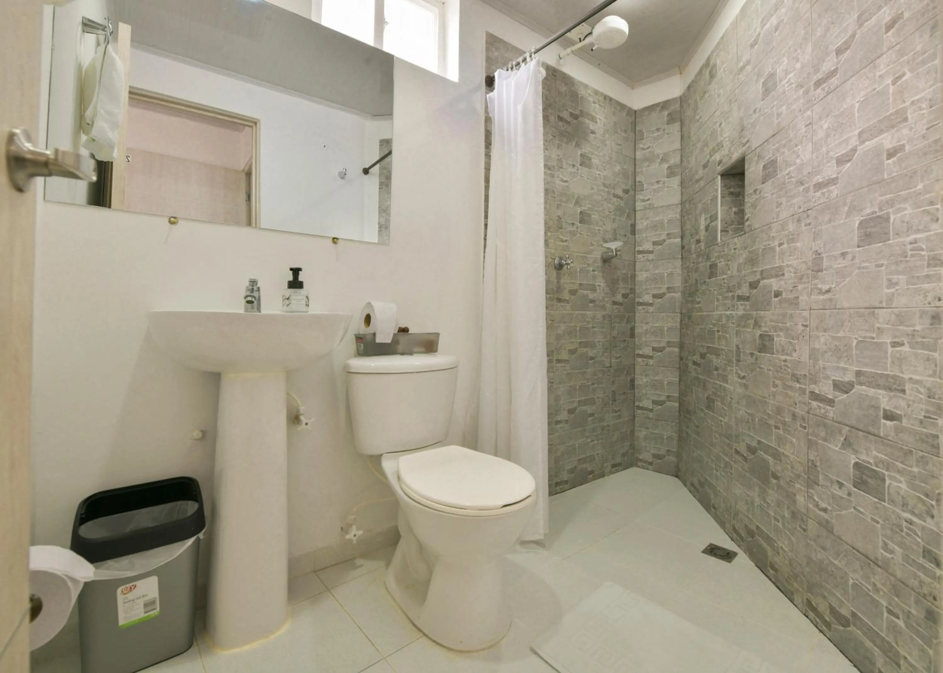 Shower in Hotel Las Lunas