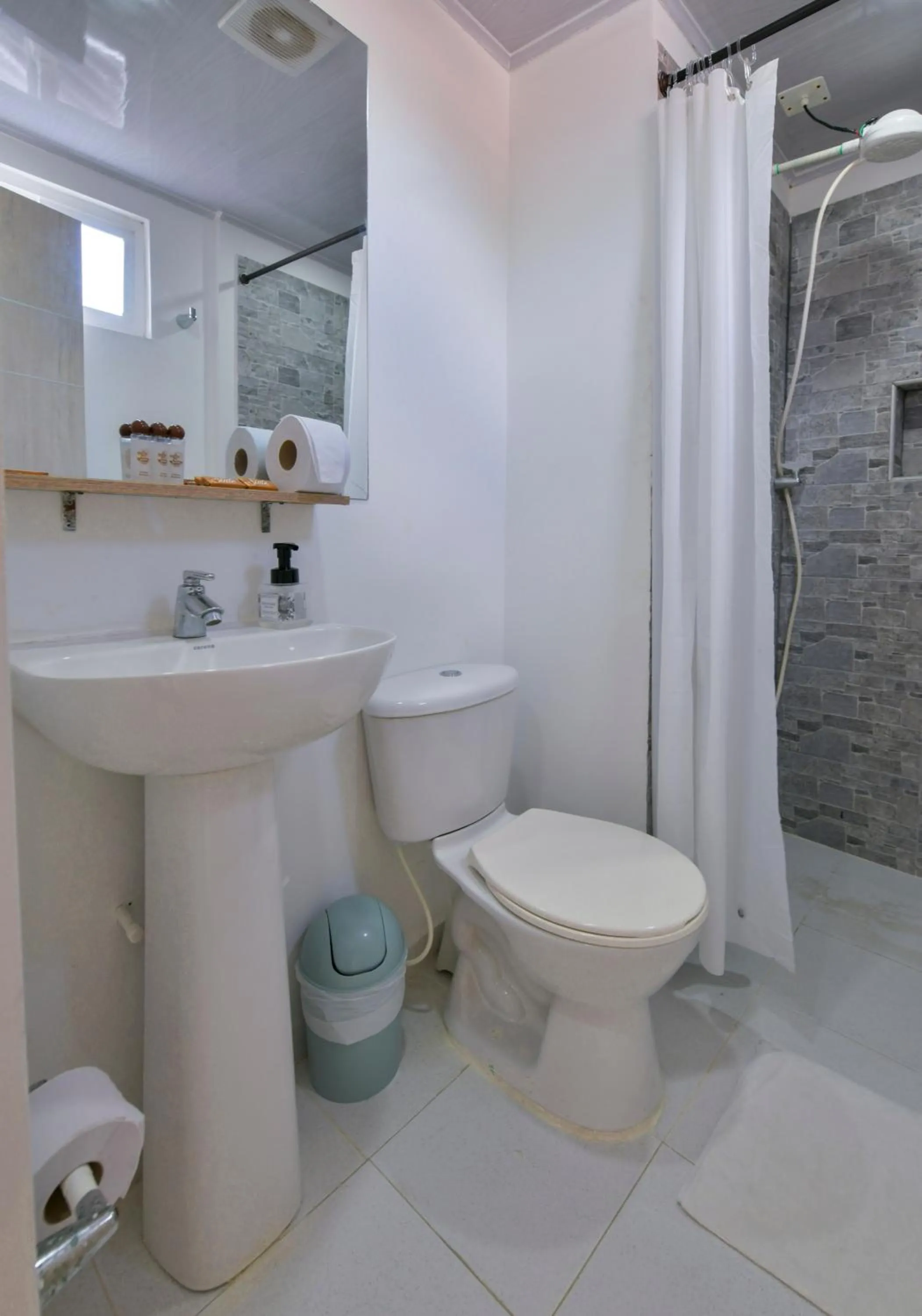 Shower in Hotel Las Lunas