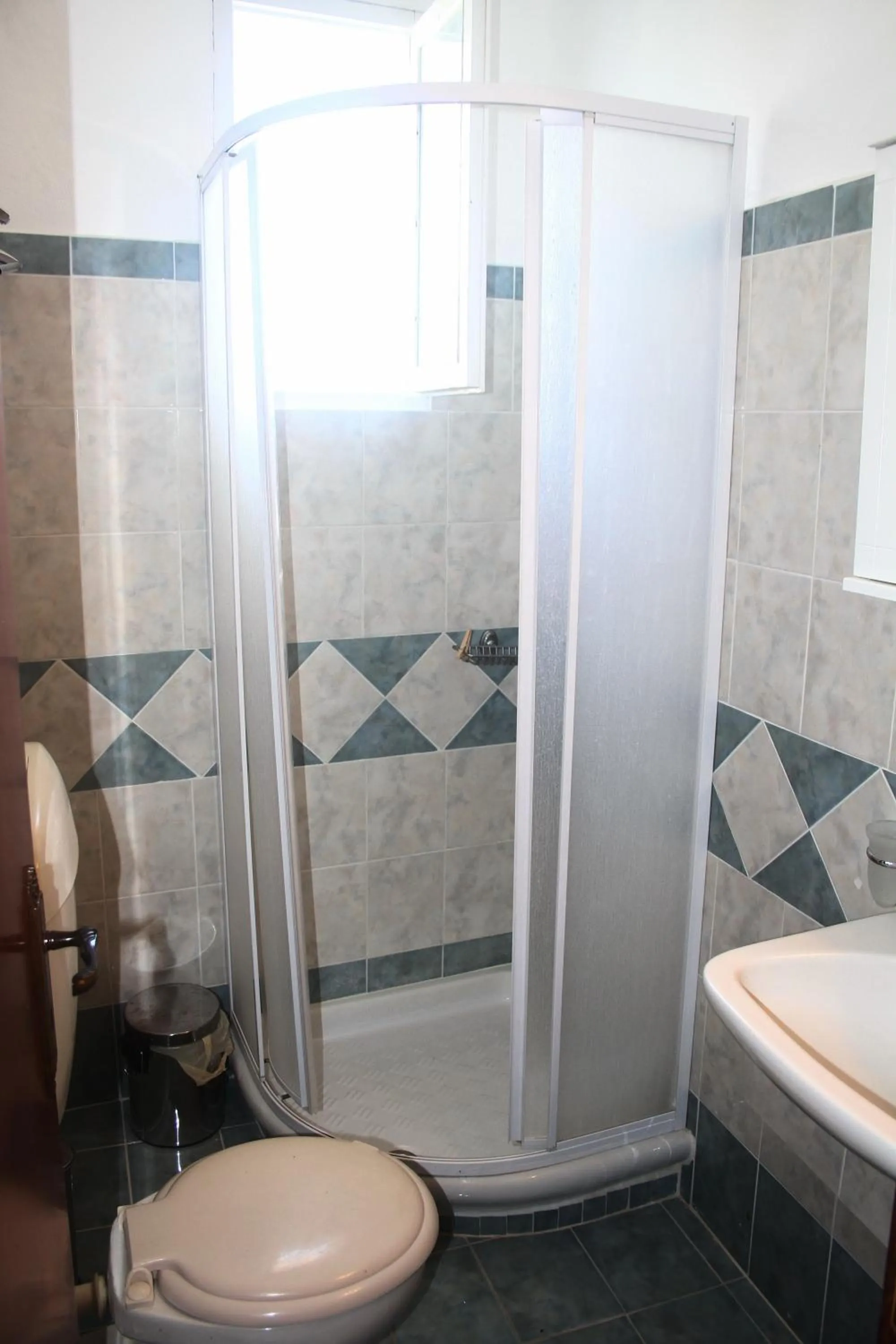 Bathroom in Nikos Hotel