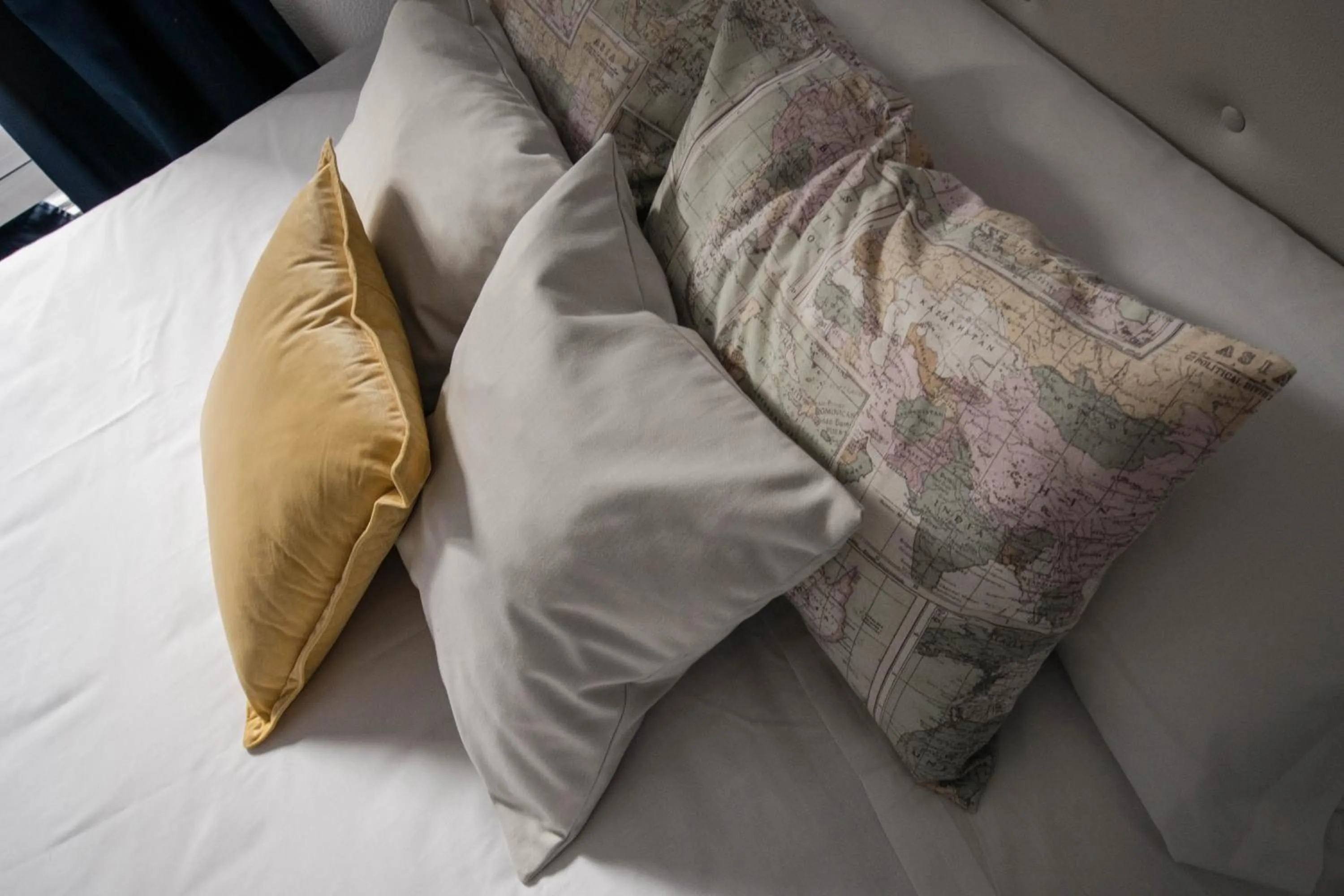 Decorative detail, Bed in Vázquez de Mella Gran Vía