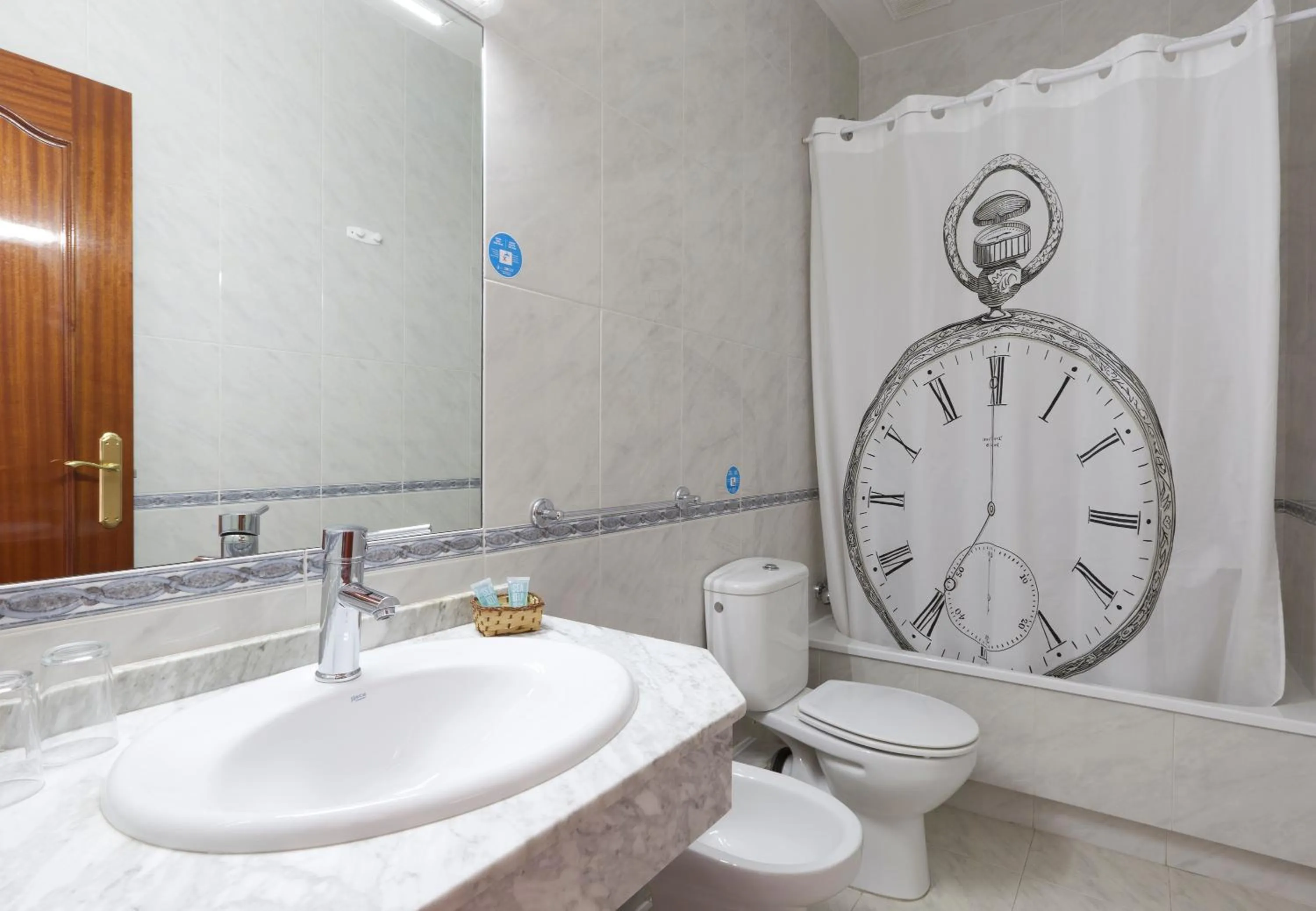 Bathroom in Vázquez de Mella Gran Vía