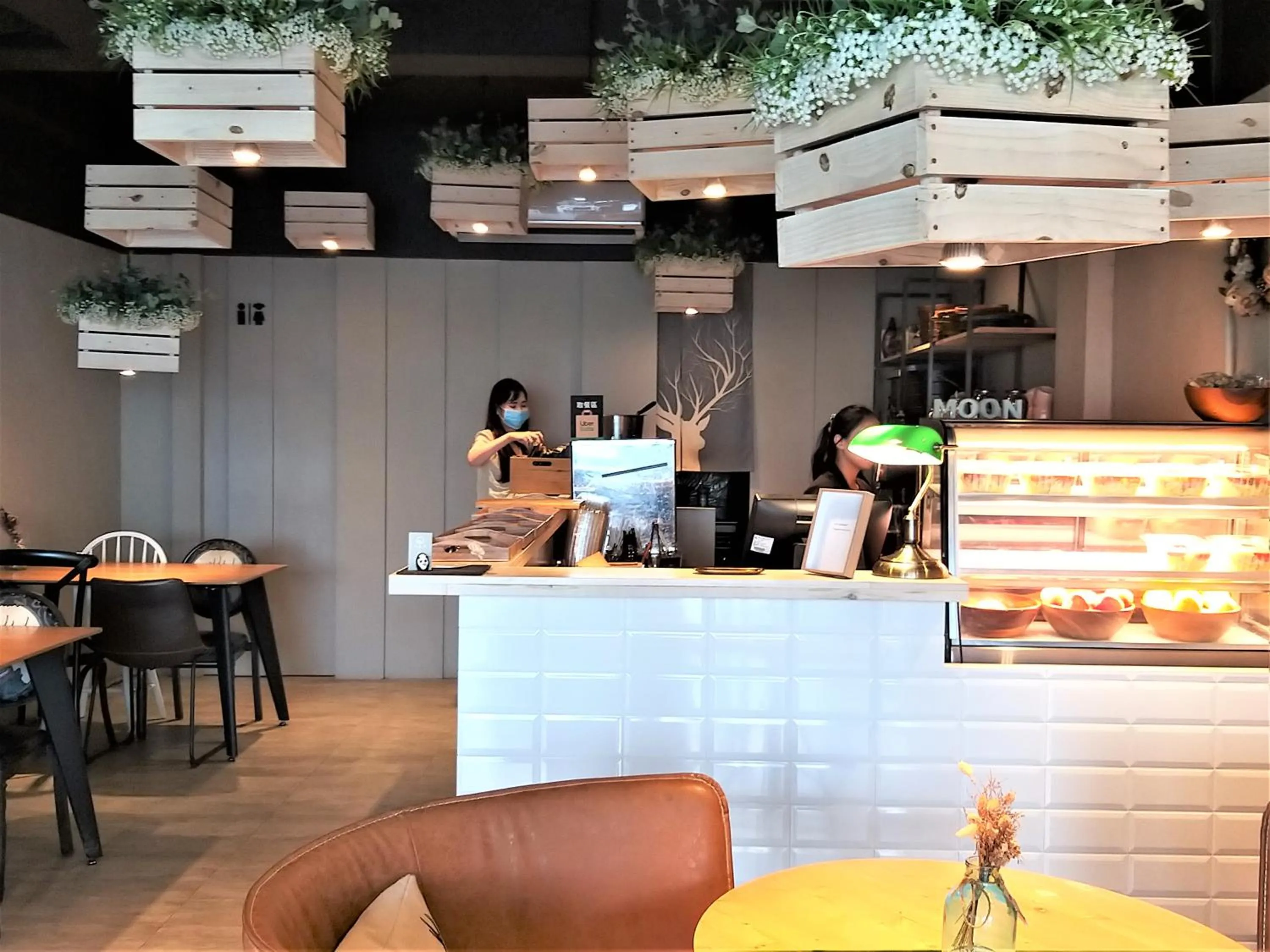 Restaurant/places to eat in Guan Lun Hotel