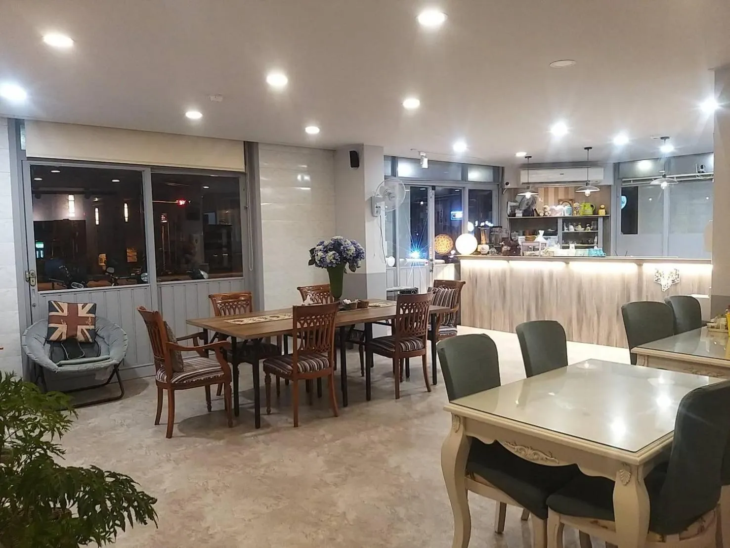 Restaurant/places to eat in Guan Lun Hotel