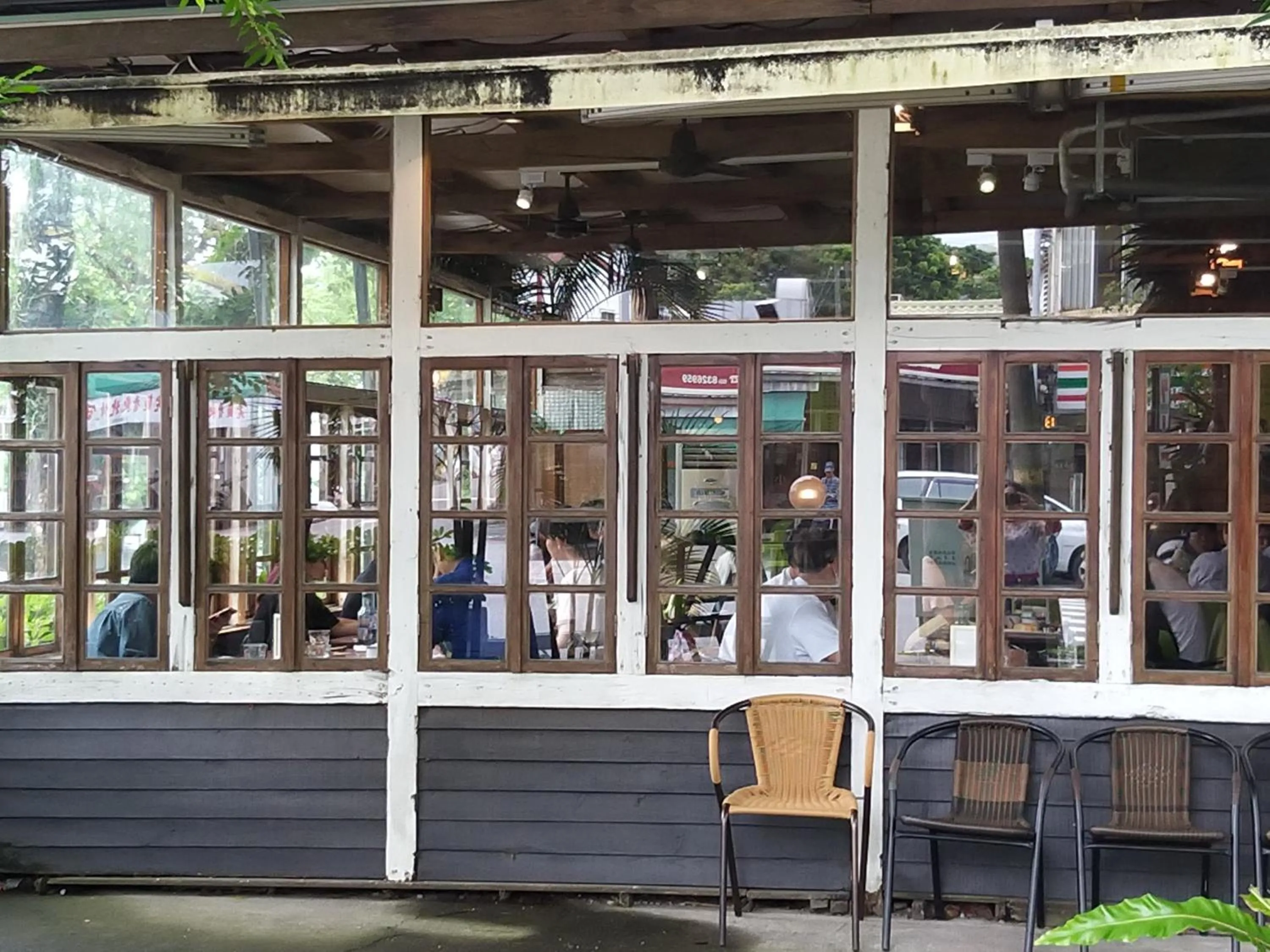 Restaurant/places to eat in Guan Lun Hotel