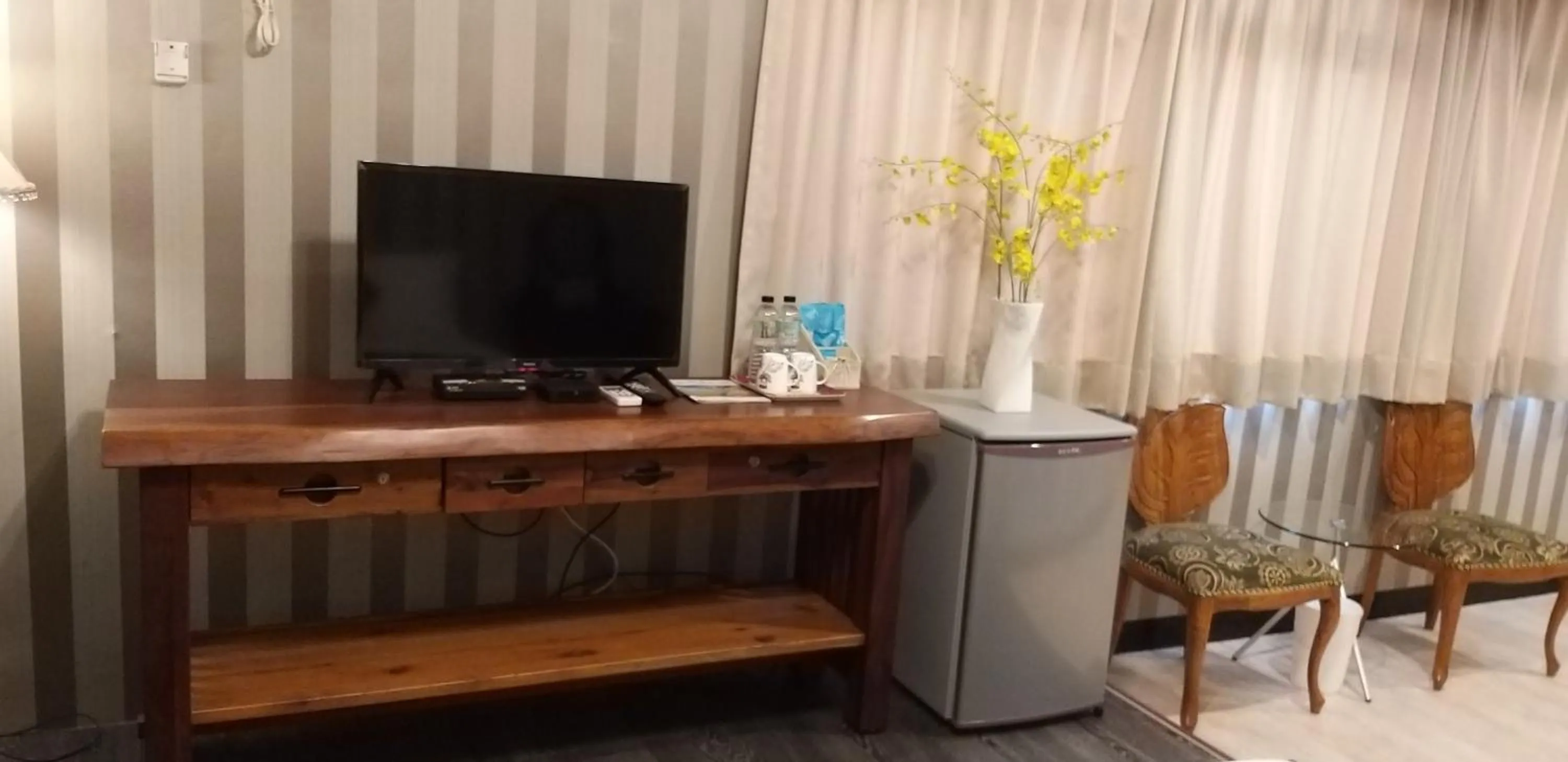 Coffee/tea facilities in Guan Lun Hotel