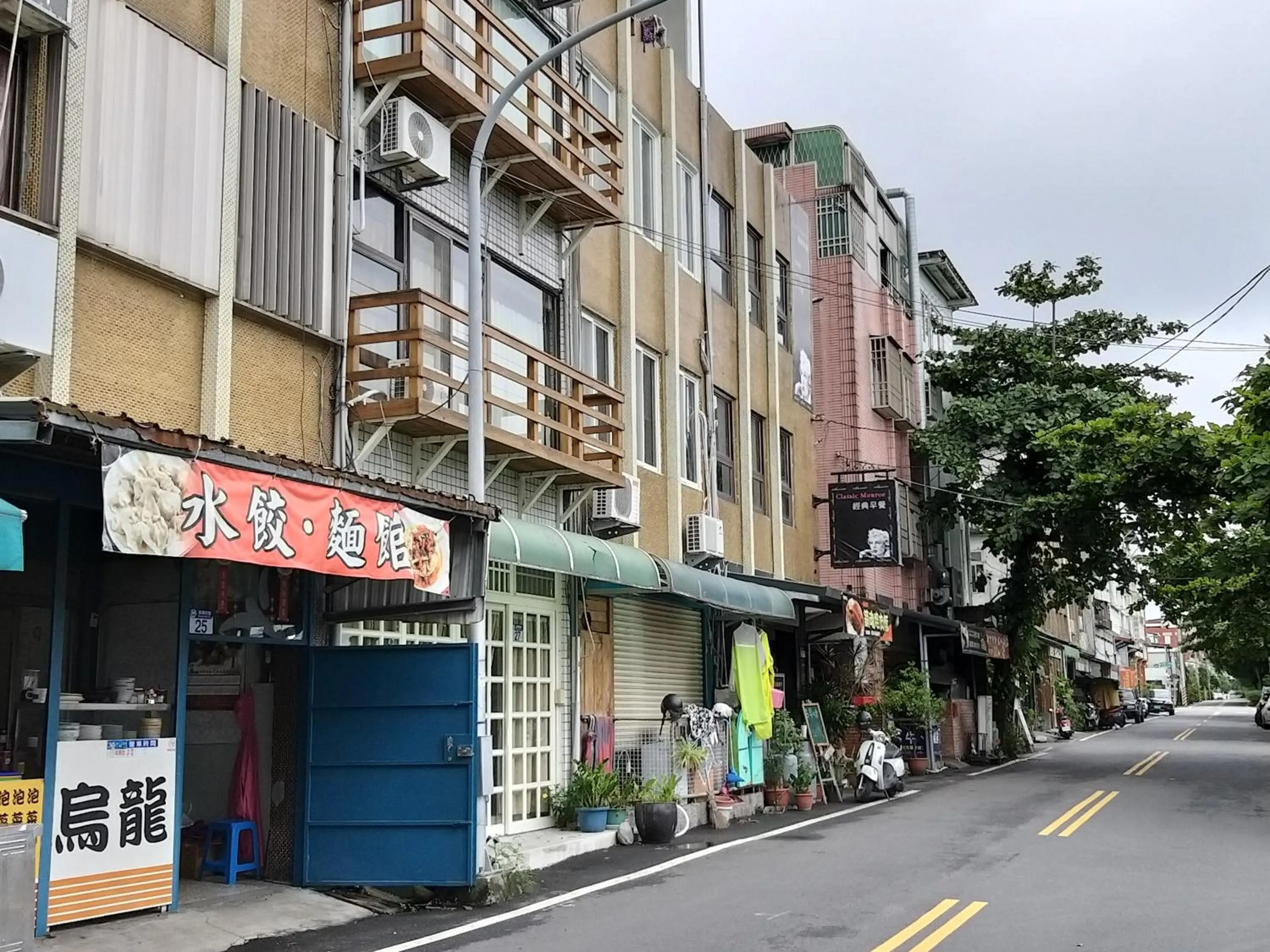 Restaurant/places to eat in Guan Lun Hotel