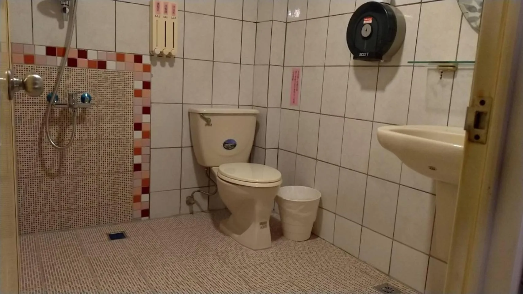 Bathroom in Guan Lun Hotel