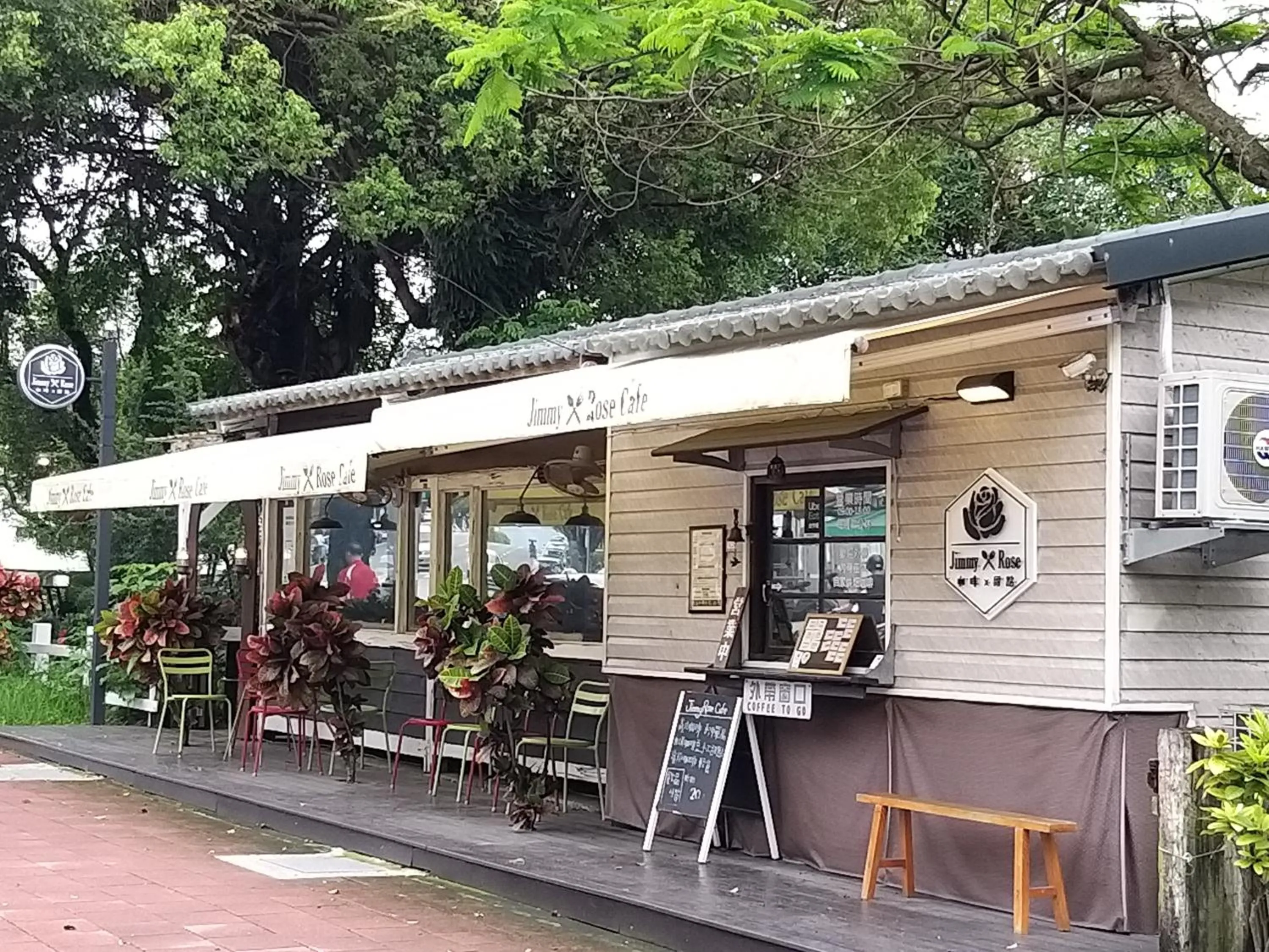 Restaurant/places to eat in Guan Lun Hotel