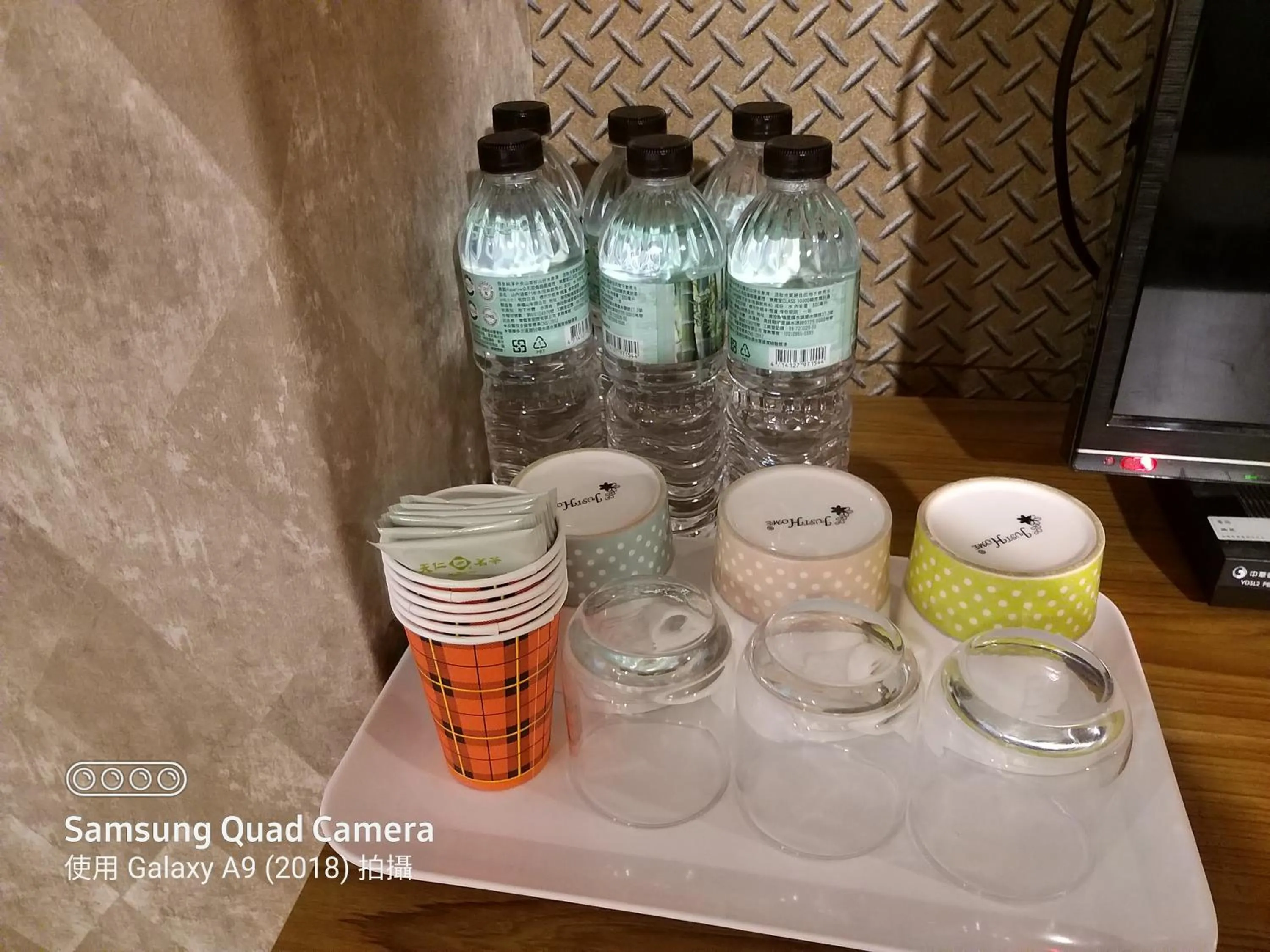 Coffee/tea facilities in Guan Lun Hotel