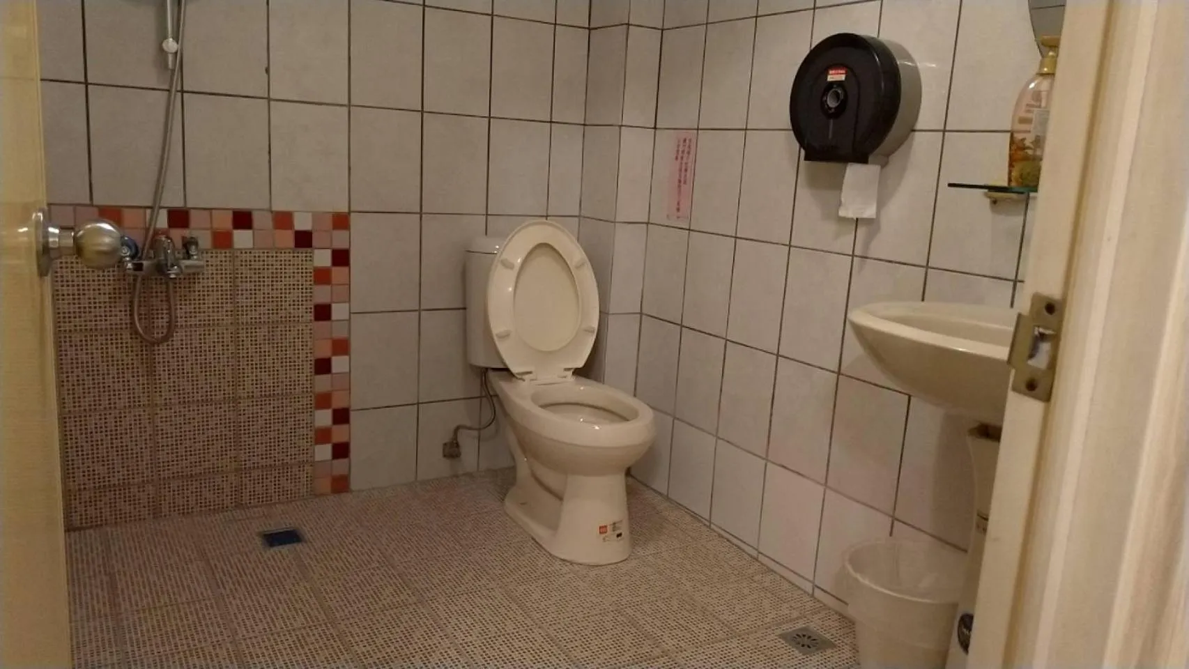 Bathroom in Guan Lun Hotel