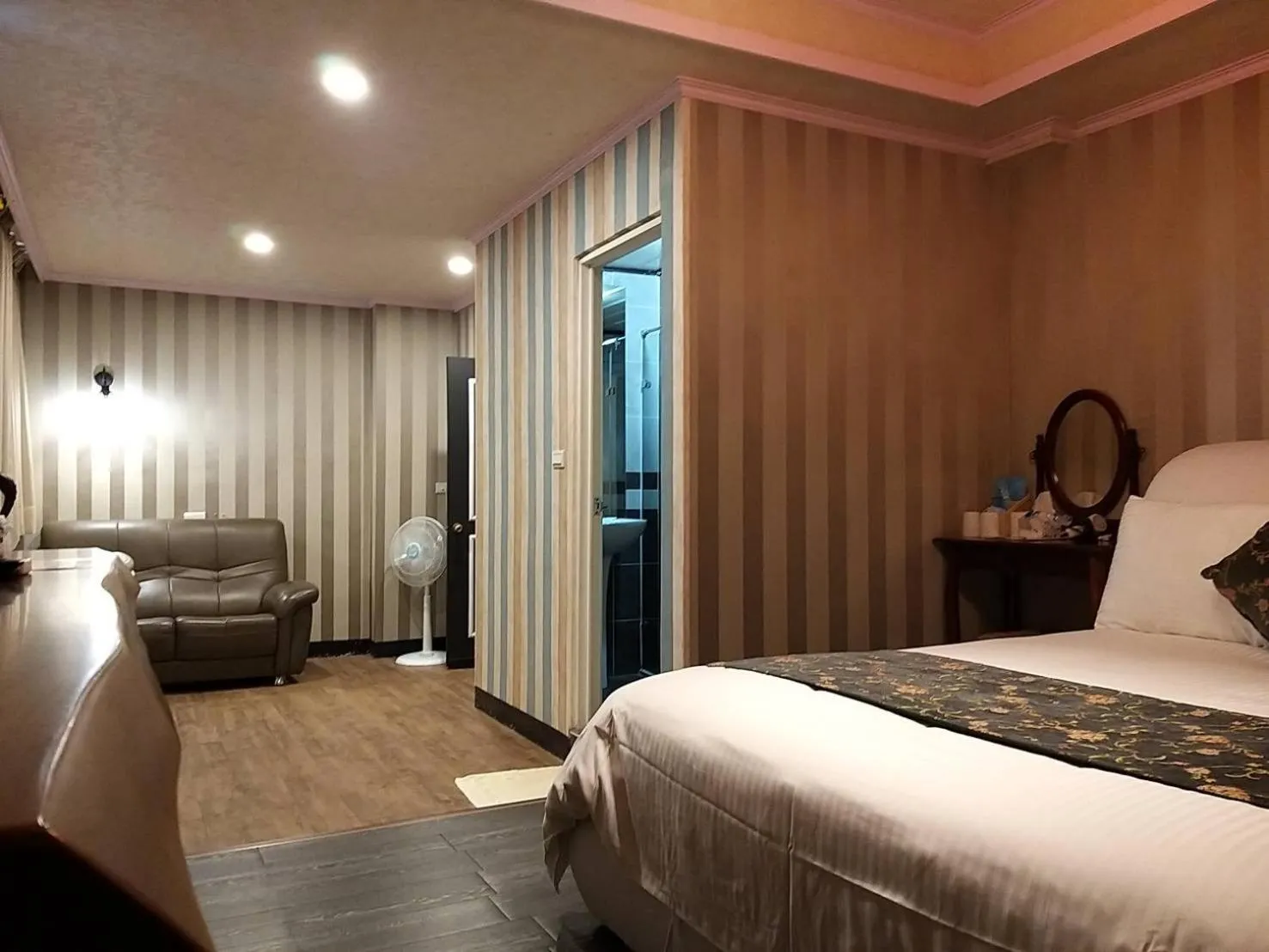 Bed in Guan Lun Hotel