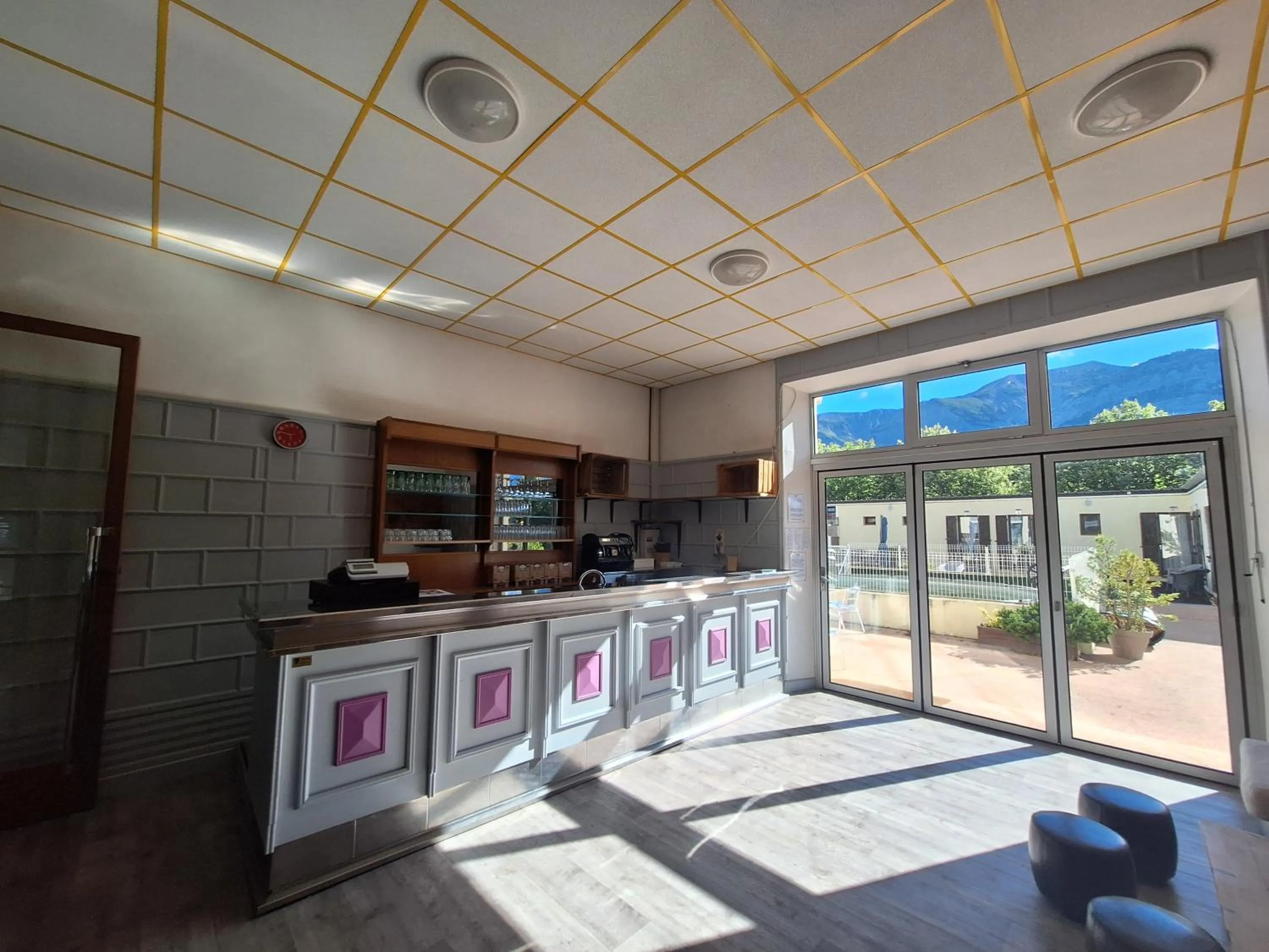 Lounge or bar in Hotel Le Connetable