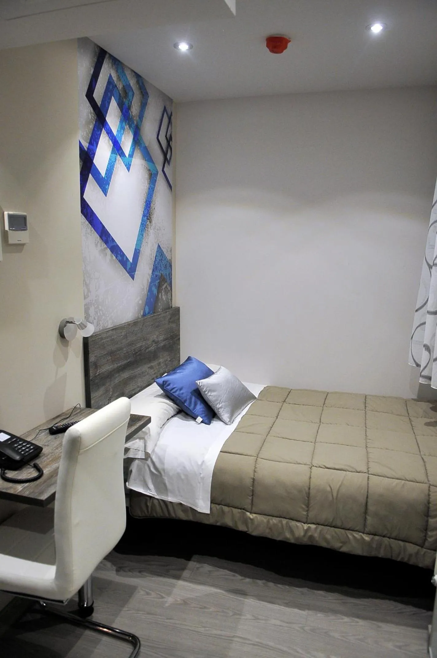 Bed in Hostal Barcelona