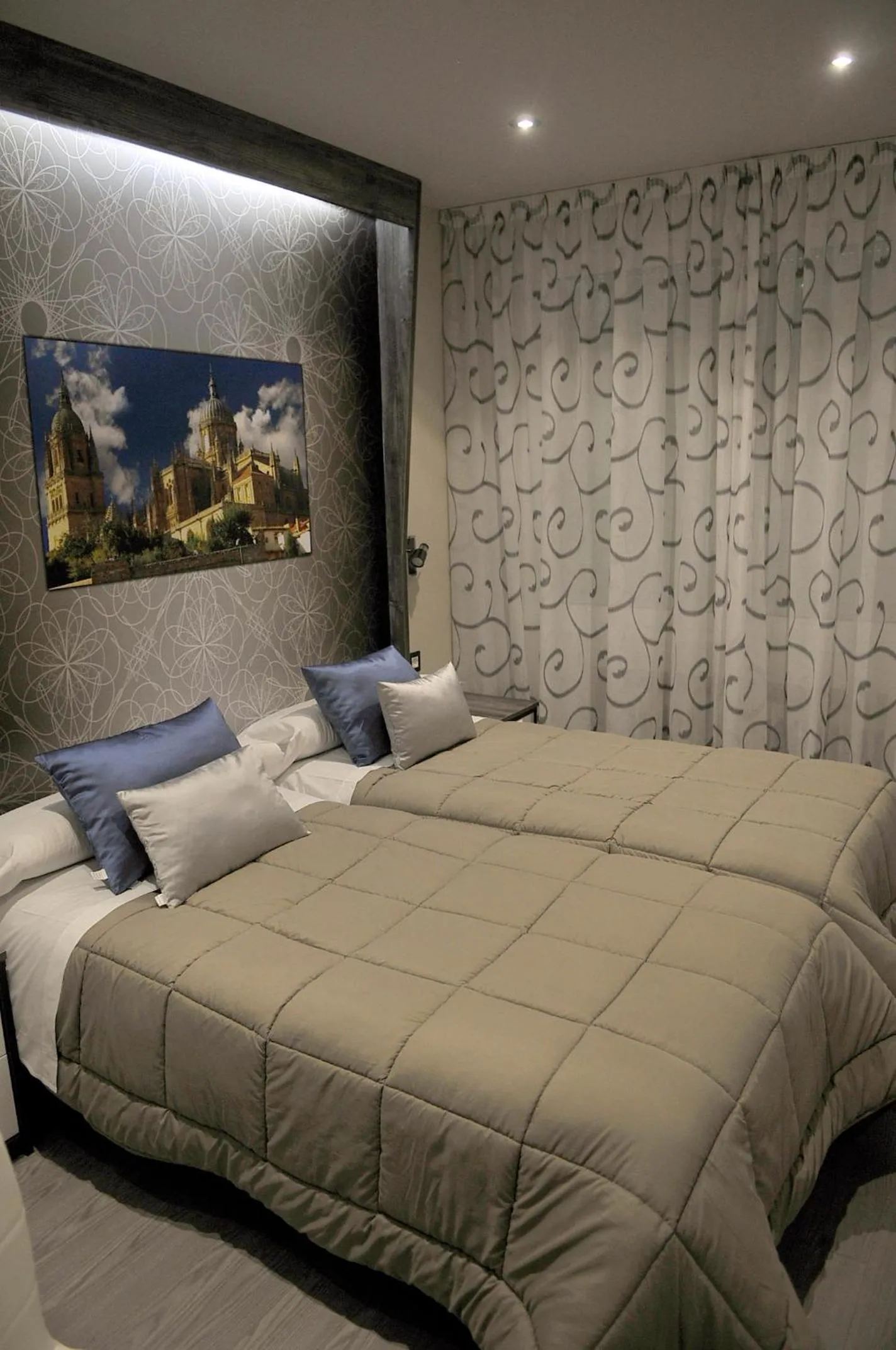 Bed in Hostal Barcelona