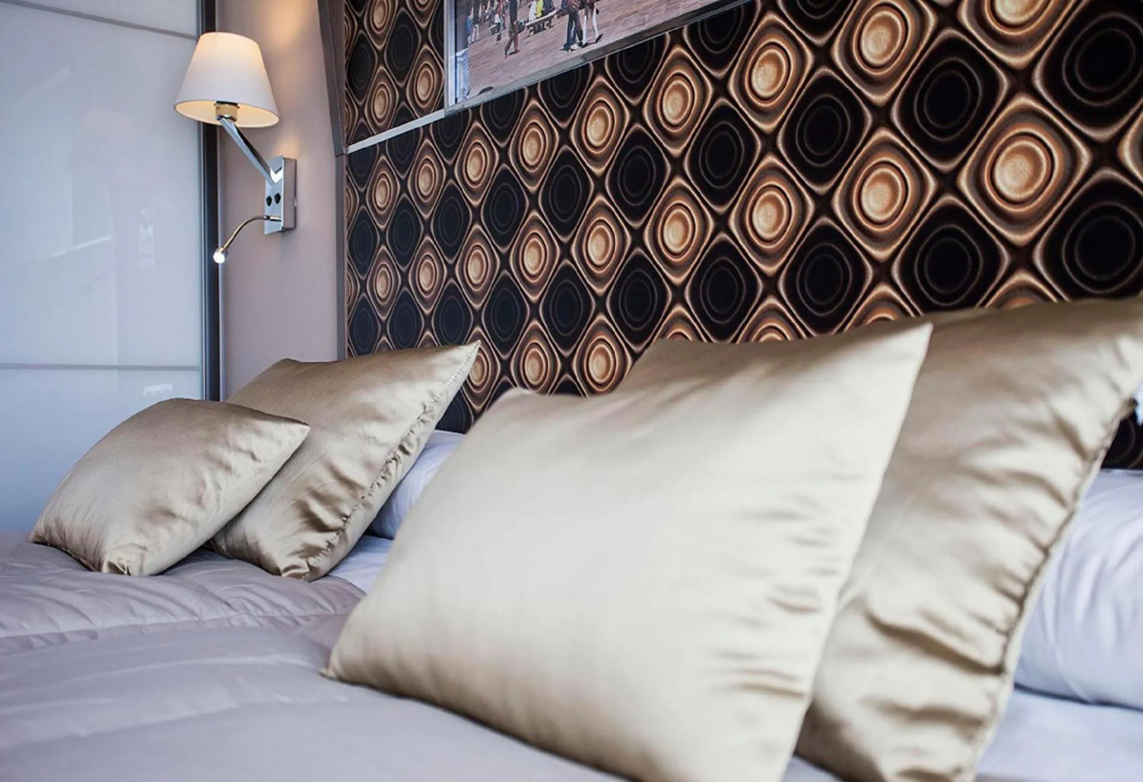 Decorative detail, Bed in Hostal Barcelona