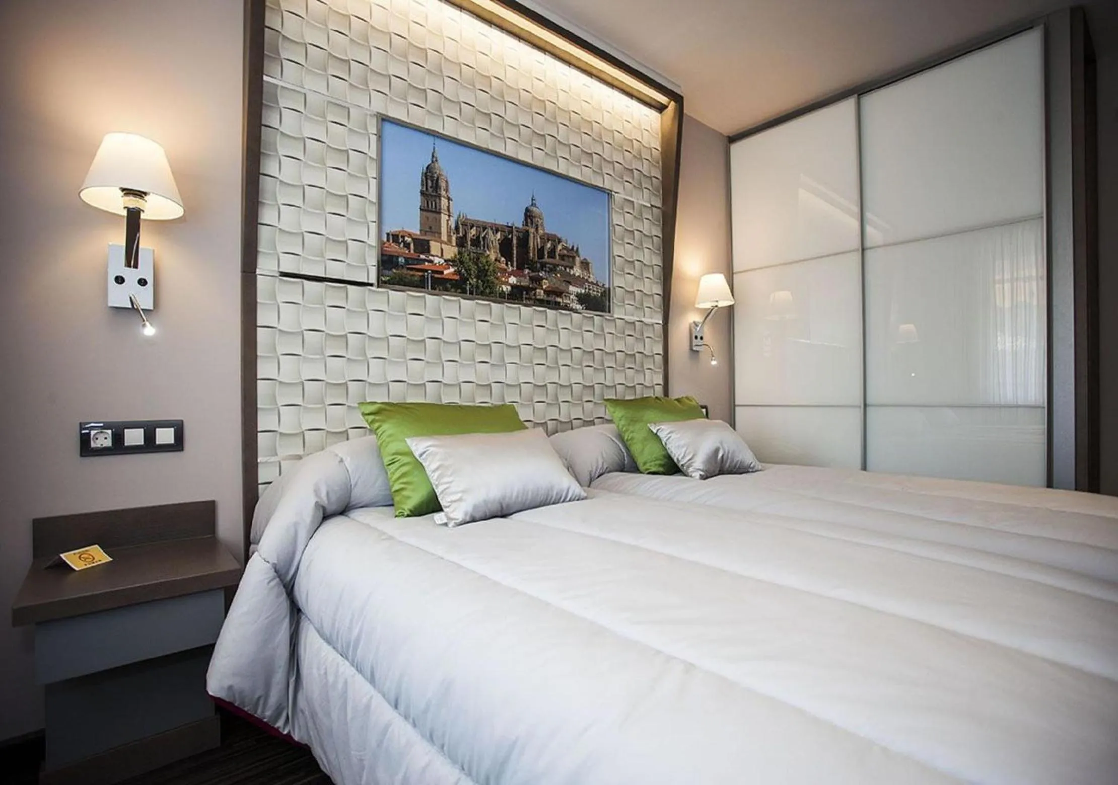 Bed in Hostal Barcelona