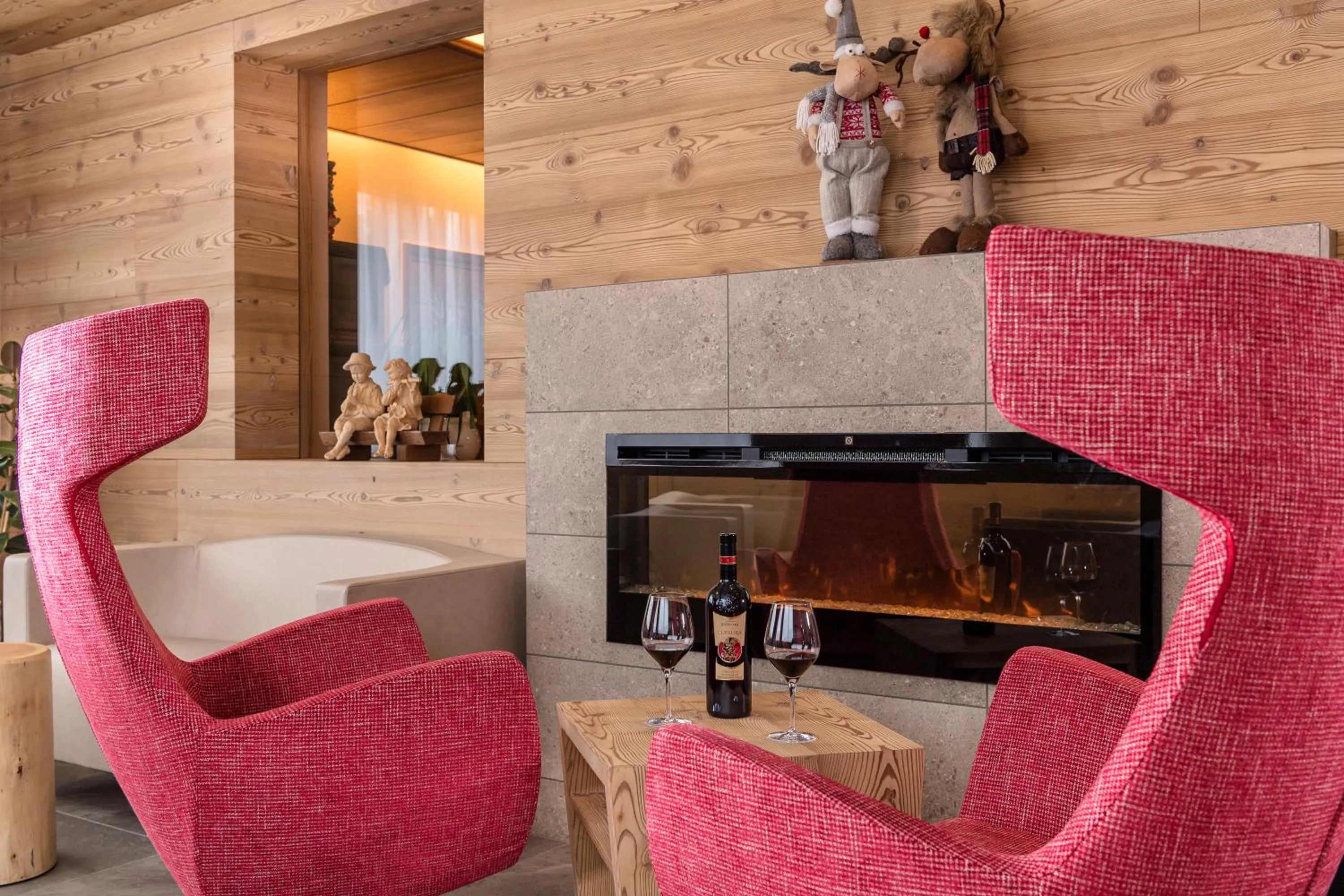 Communal lounge/ TV room in Family Hotel Serena