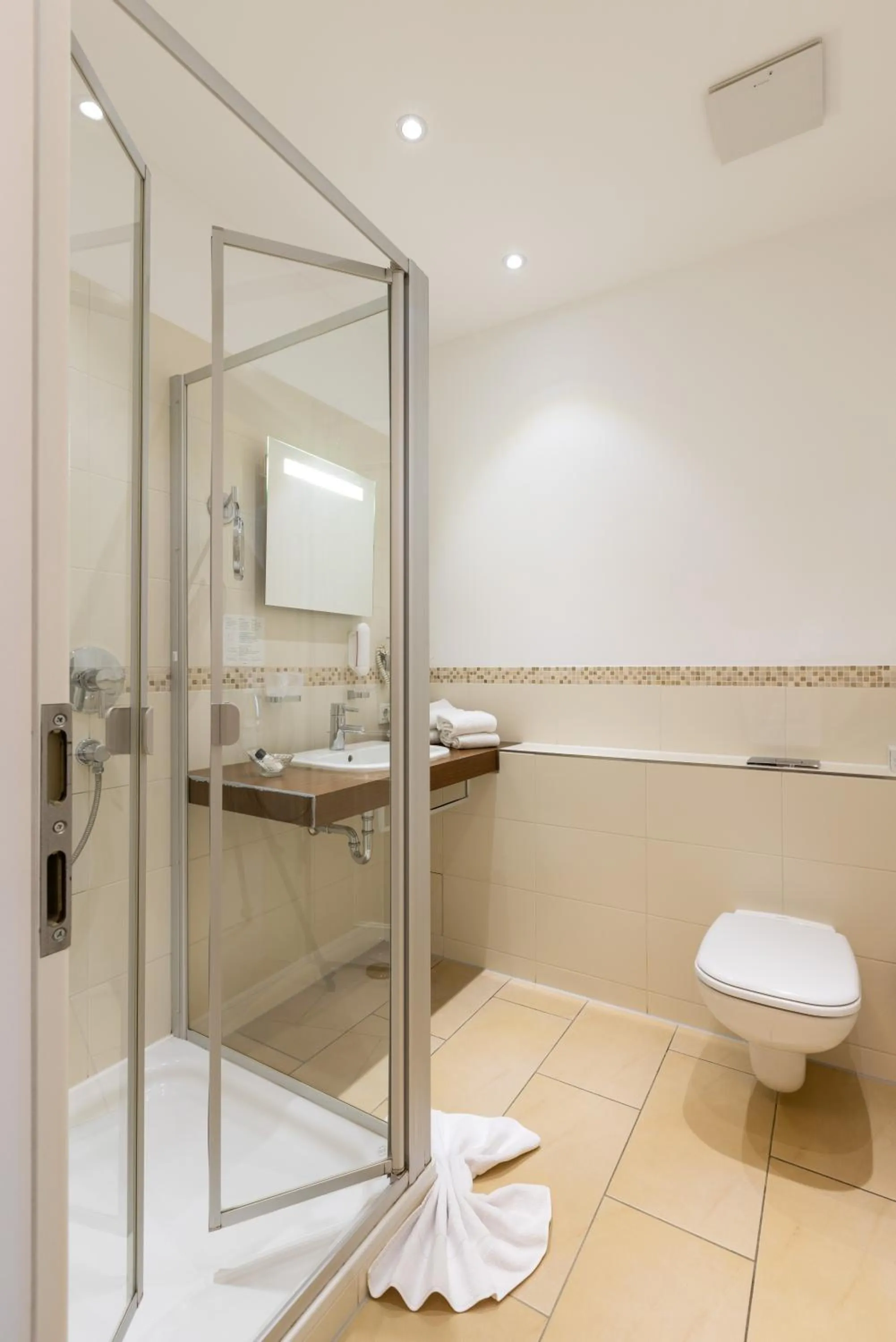 Bathroom in Café Wildau Hotel & Restaurant am Werbellinsee