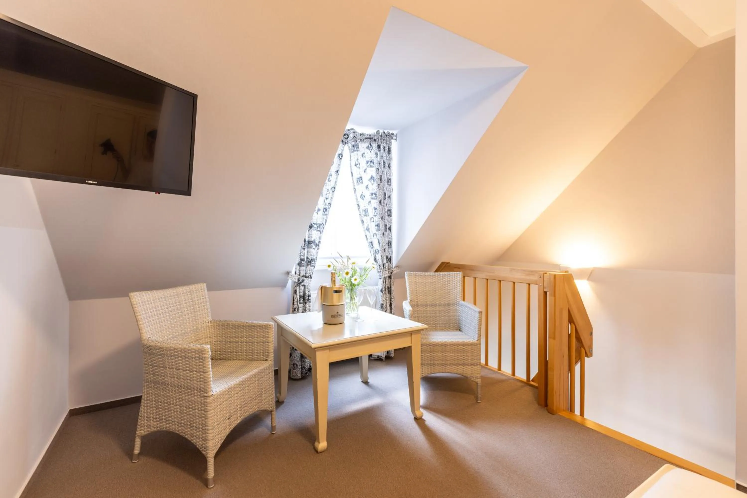 Seating area in Café Wildau Hotel & Restaurant am Werbellinsee