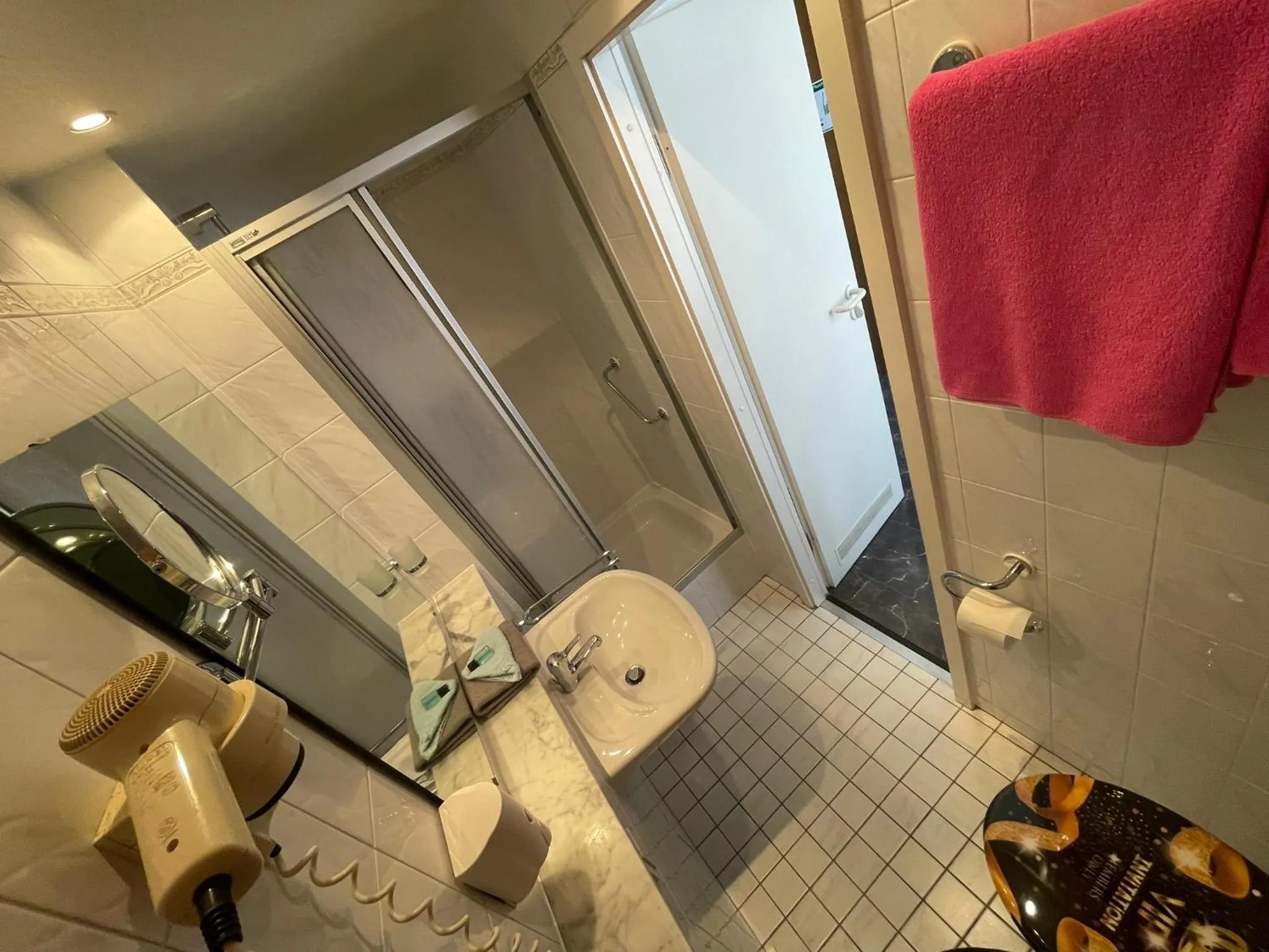 Shower in Hotel Maison LeMi