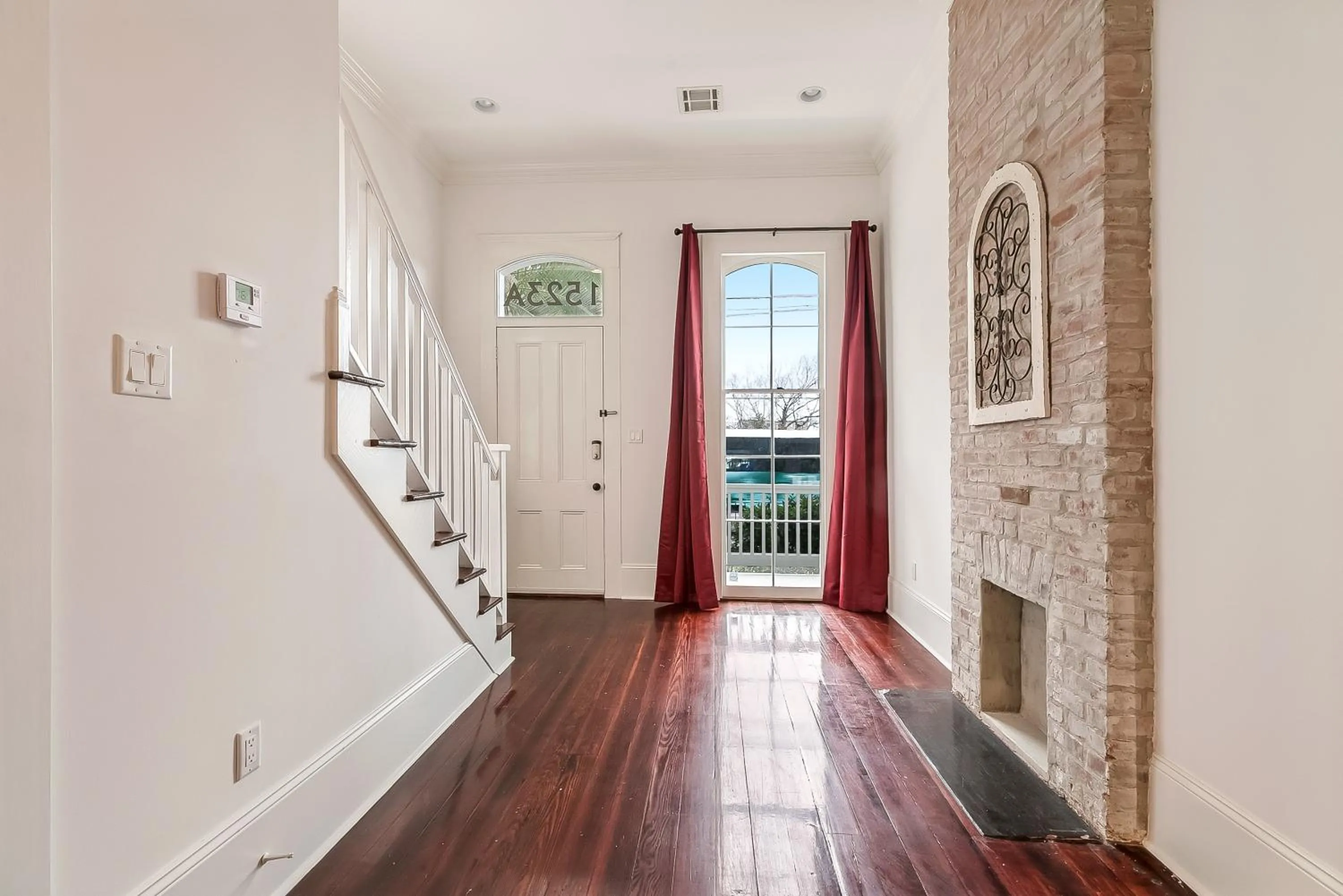 Area and facilities in Charming 2BR on Carondelet by Hosteeva