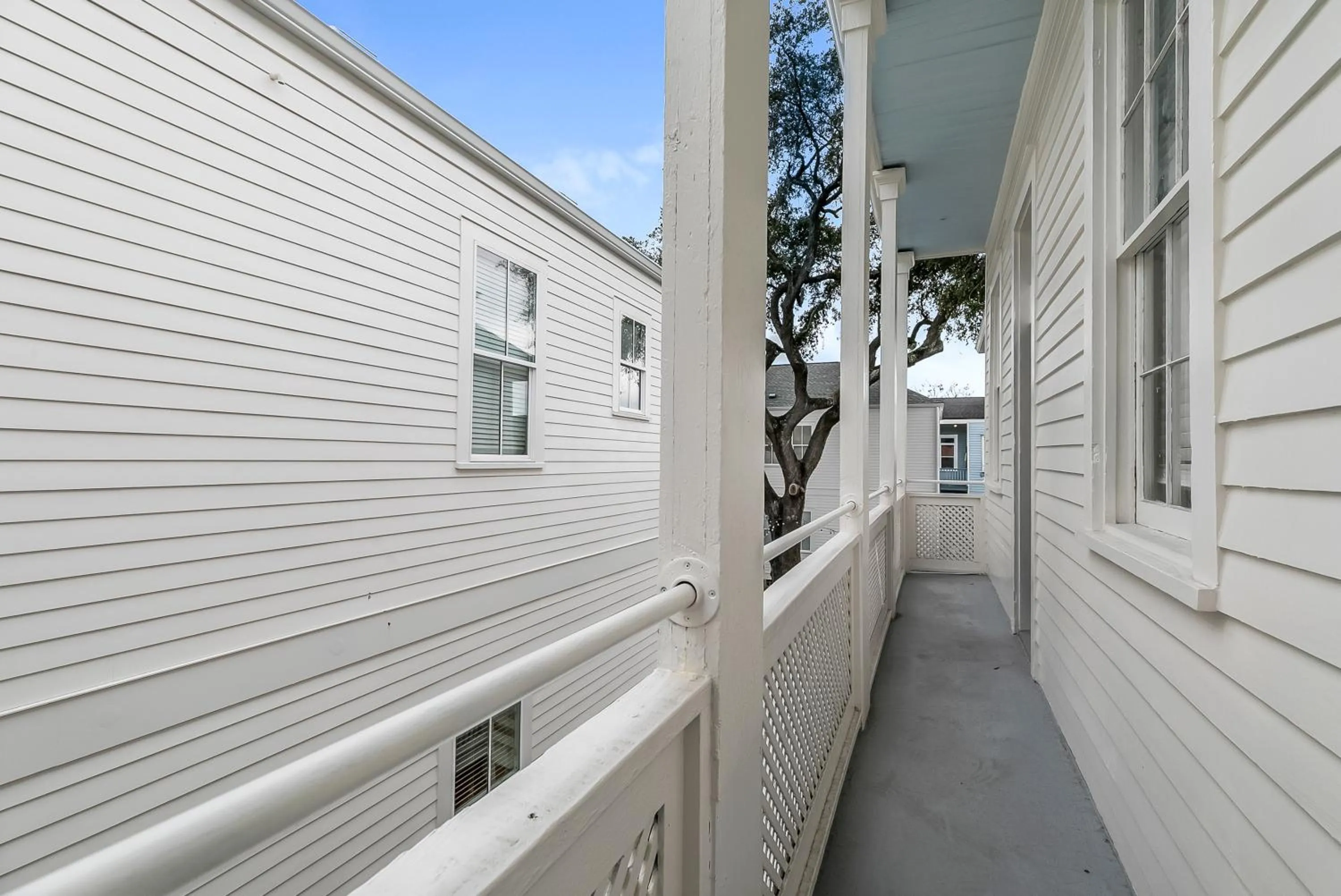 Balcony/Terrace in Charming 2BR on Carondelet by Hosteeva