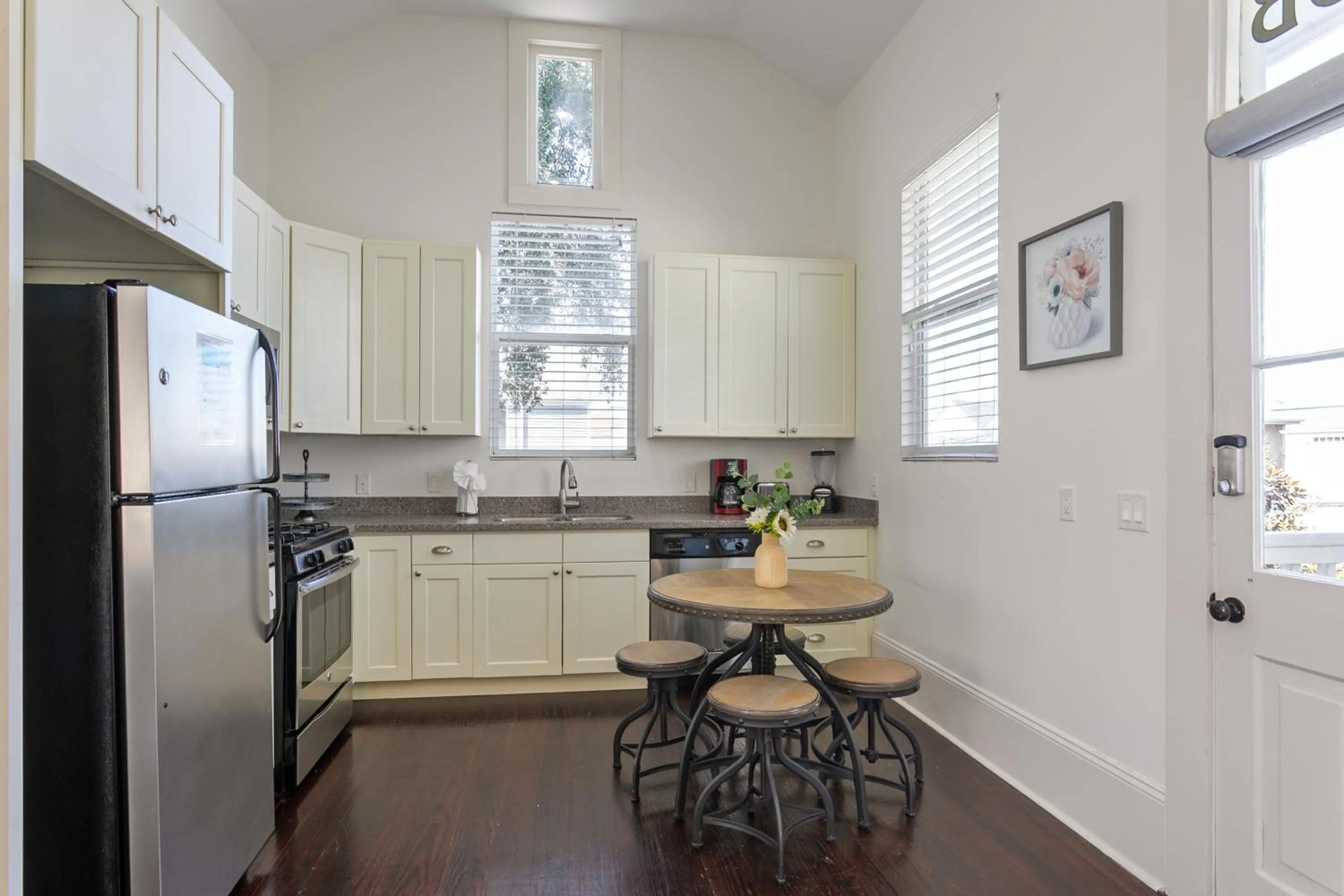 Kitchen or kitchenette in Charming 2BR on Carondelet by Hosteeva