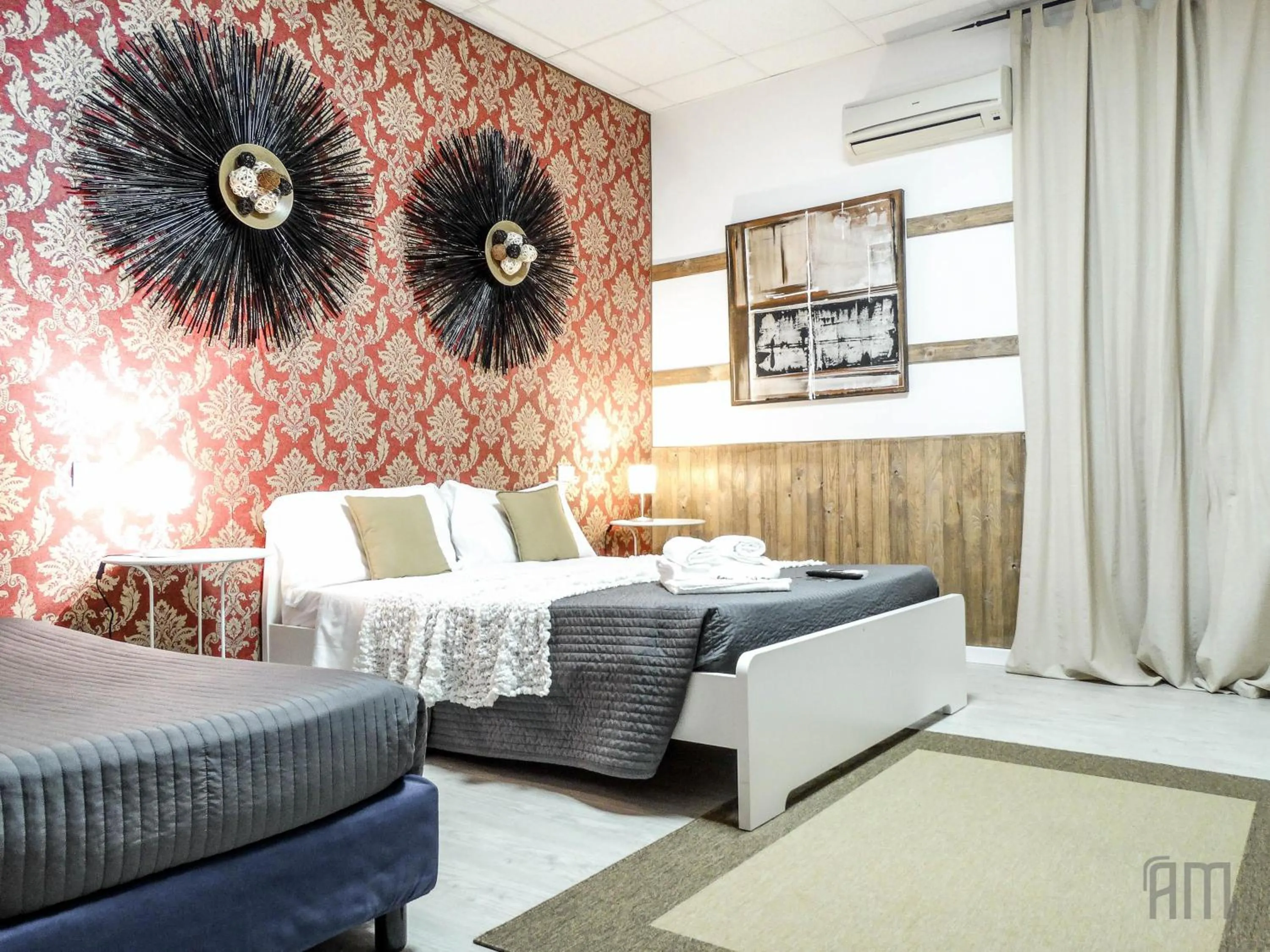 Photo of the whole room, Bed in Magic Door Rome