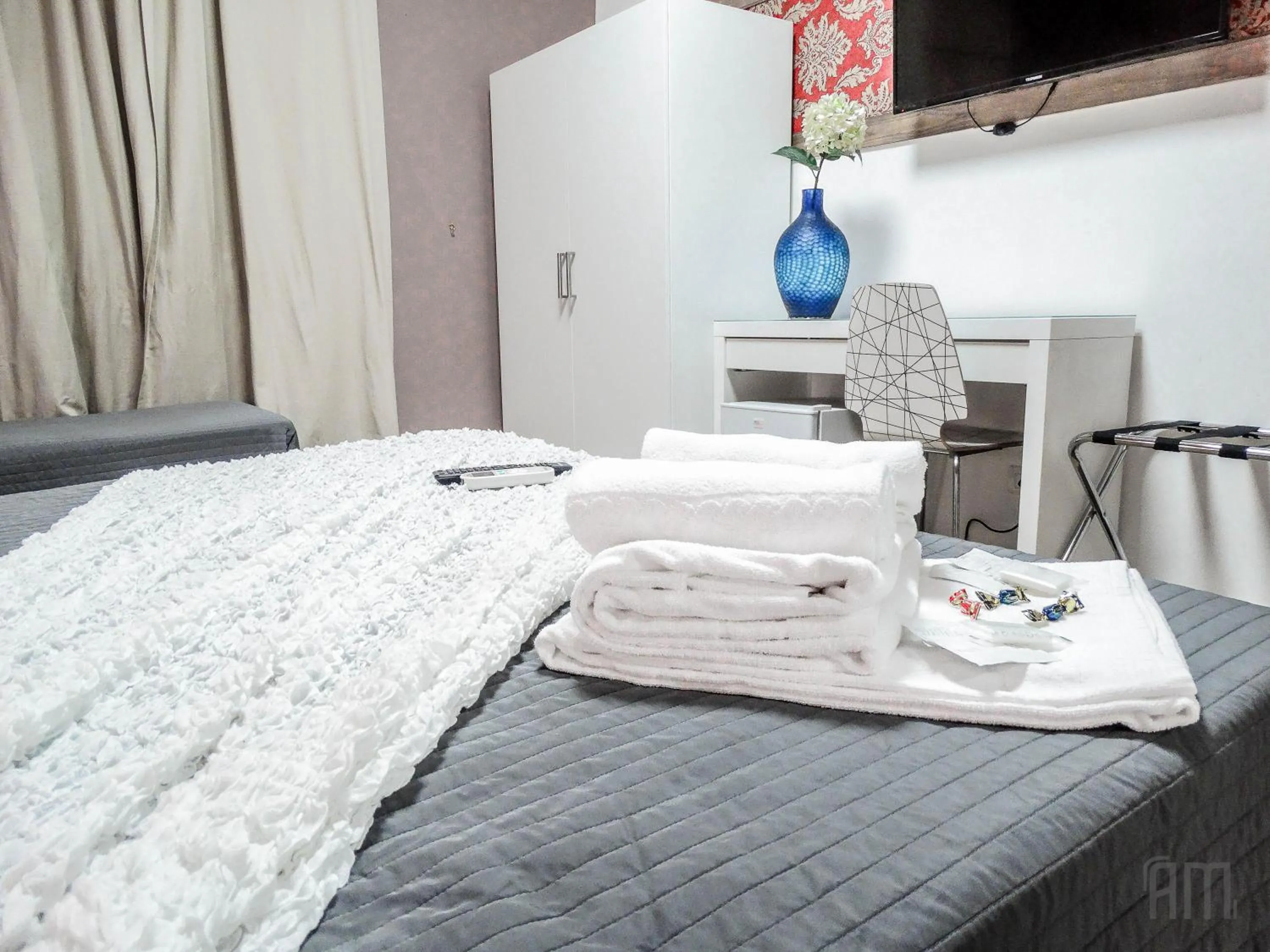 Photo of the whole room, Bed in Magic Door Rome