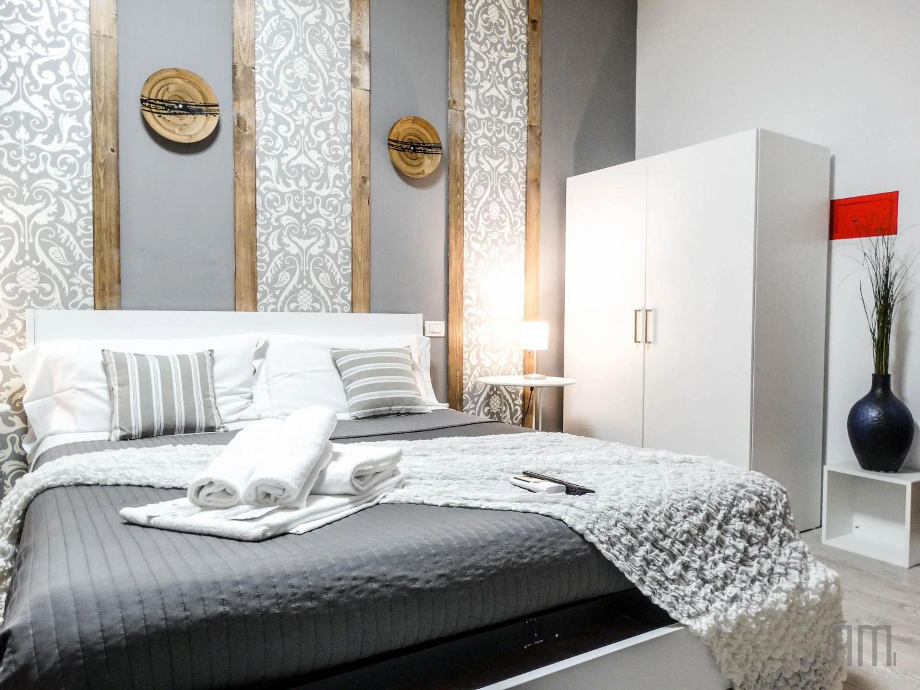 Photo of the whole room, Bed in Magic Door Rome