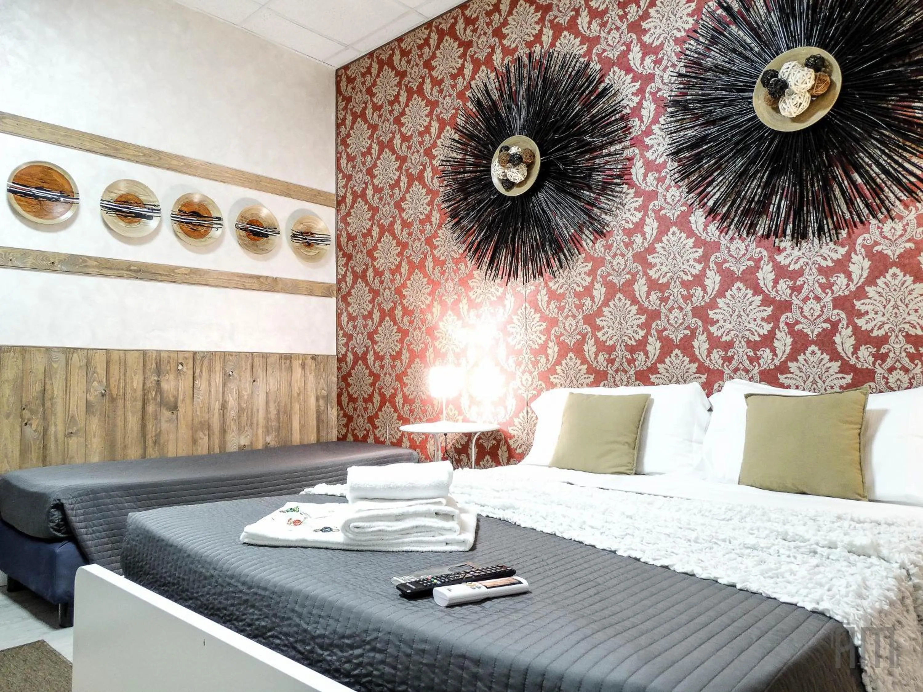 Photo of the whole room, Bed in Magic Door Rome