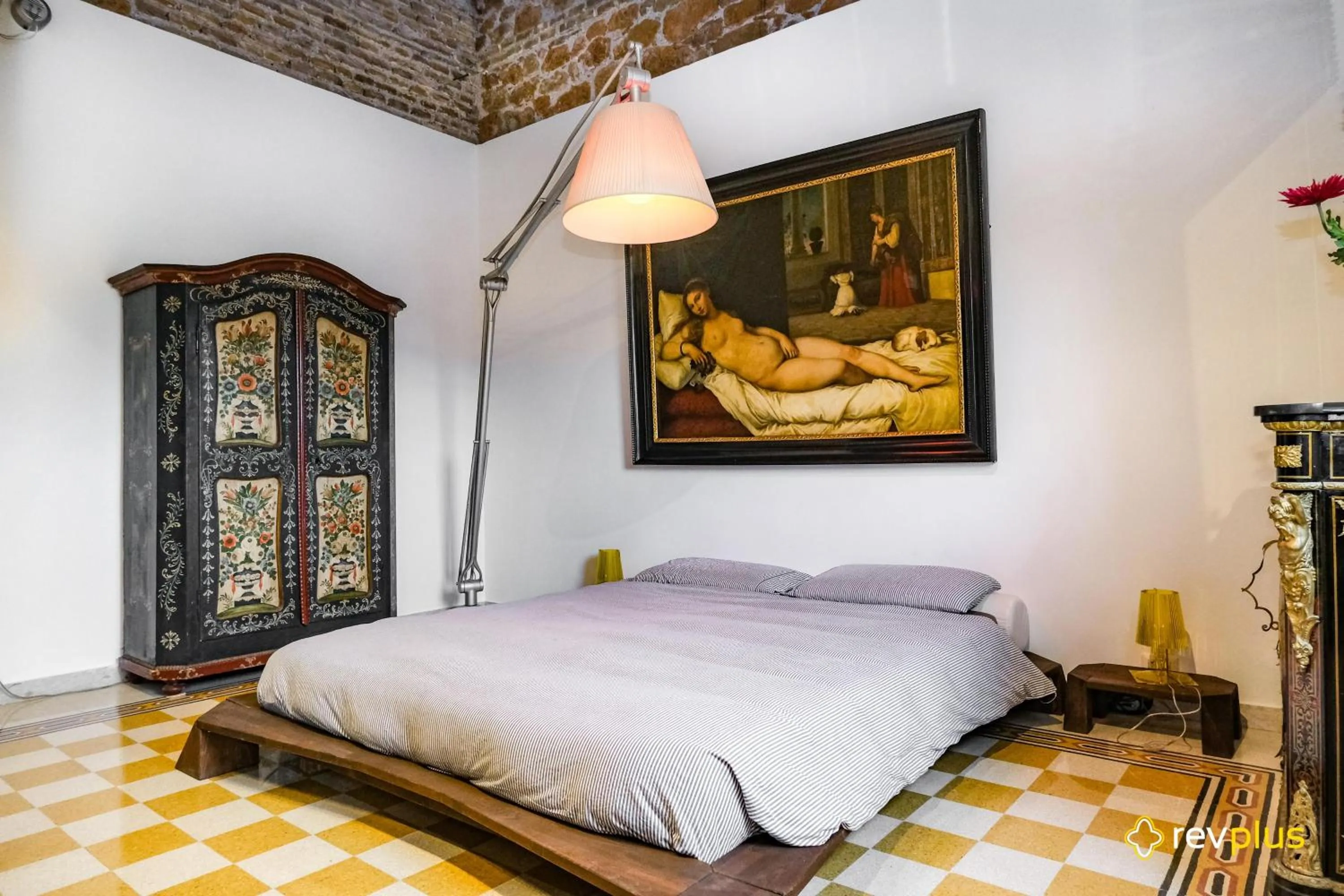 Photo of the whole room, Bed in Magic Door Rome