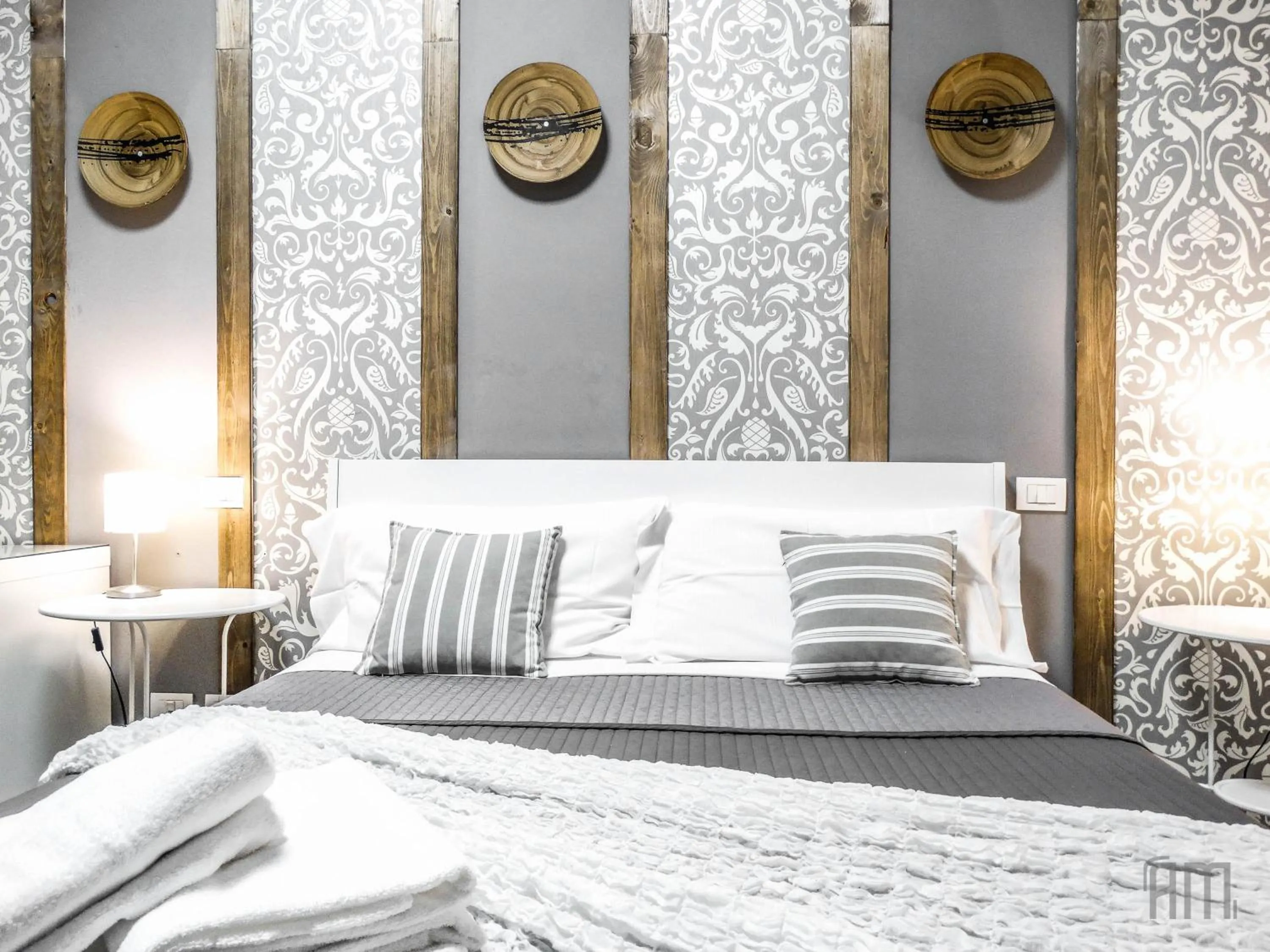 Photo of the whole room, Bed in Magic Door Rome