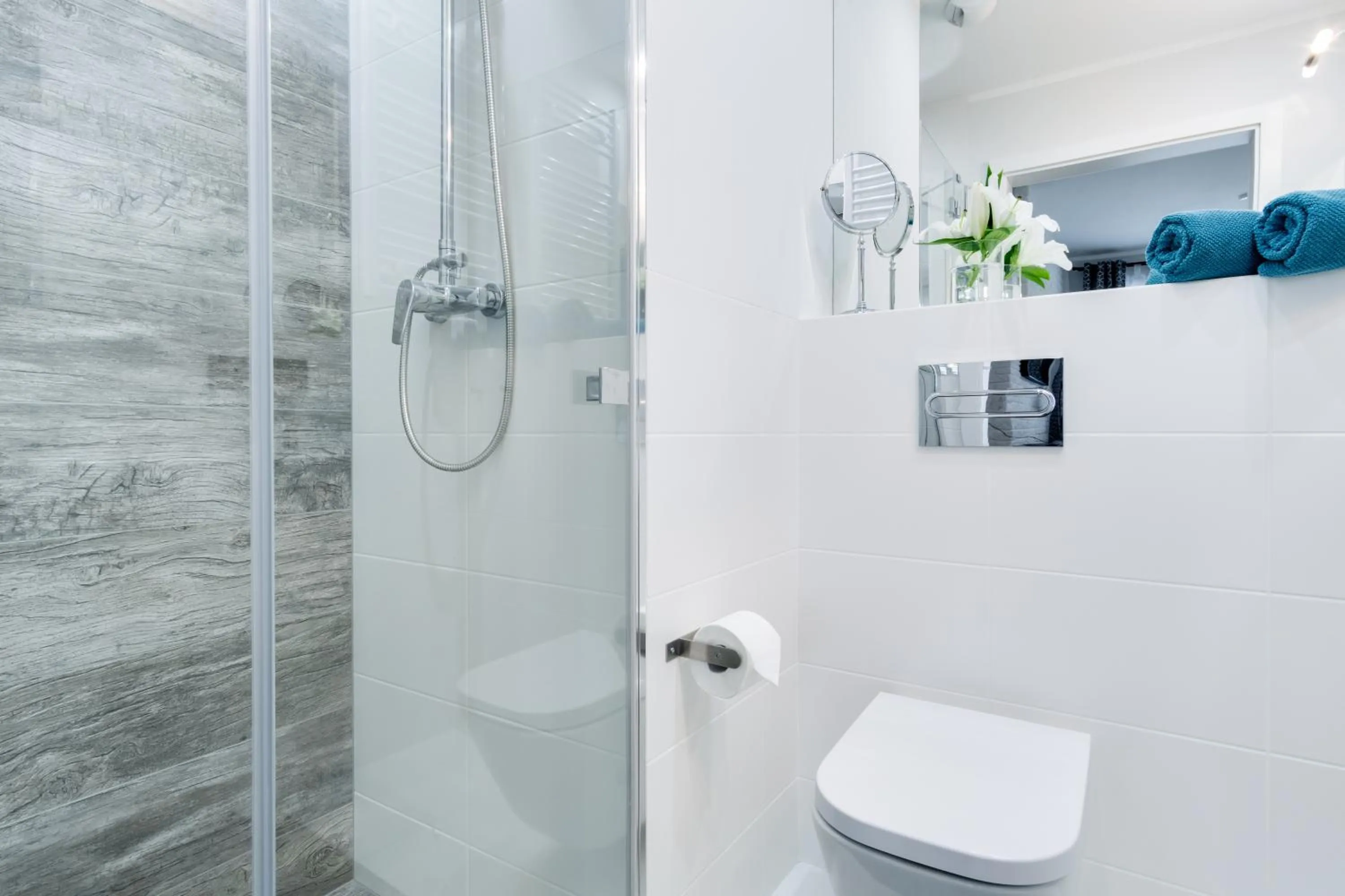 Shower in Elite Apartments SPA Zone