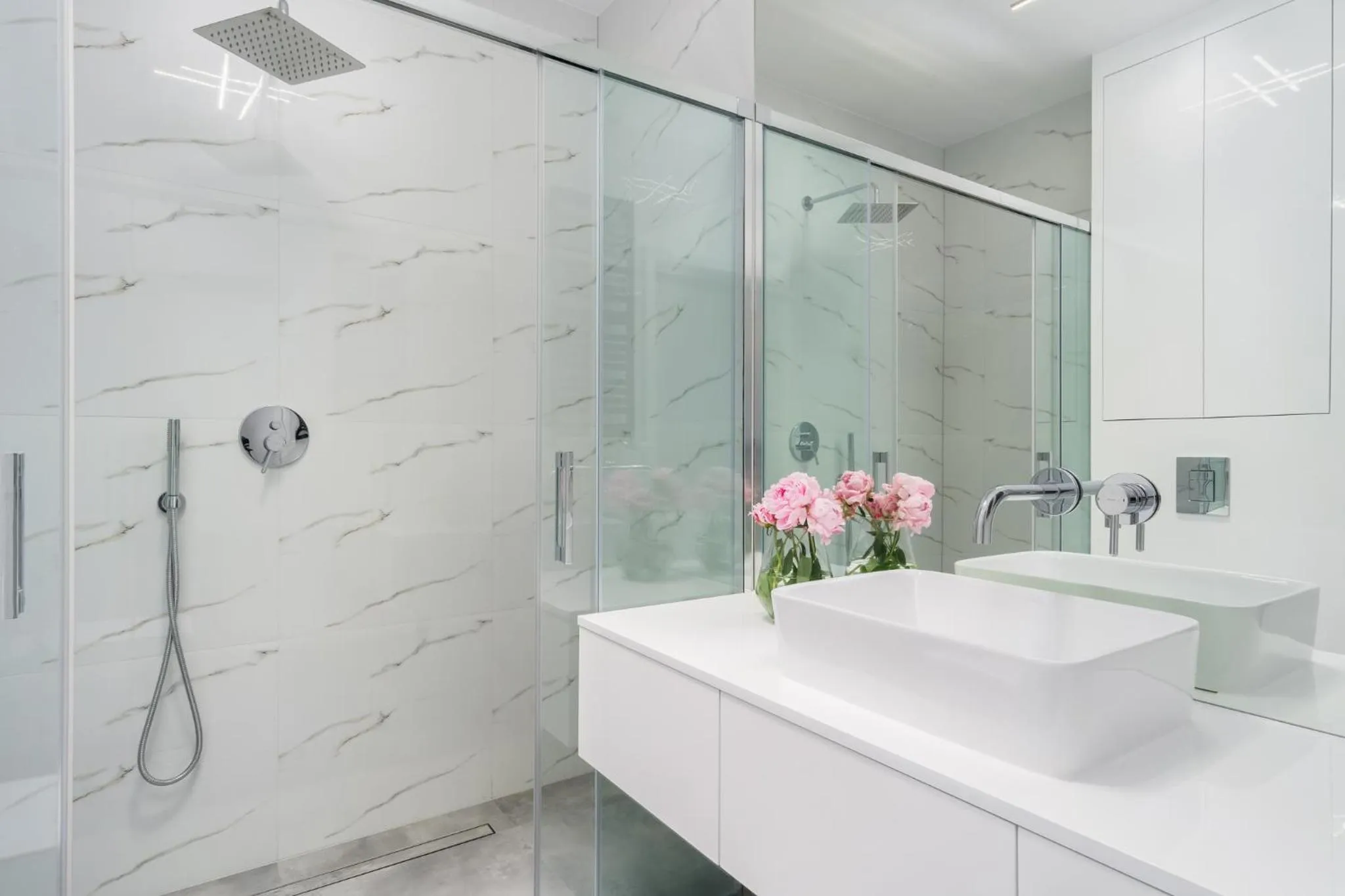 Shower in Elite Apartments SPA Zone