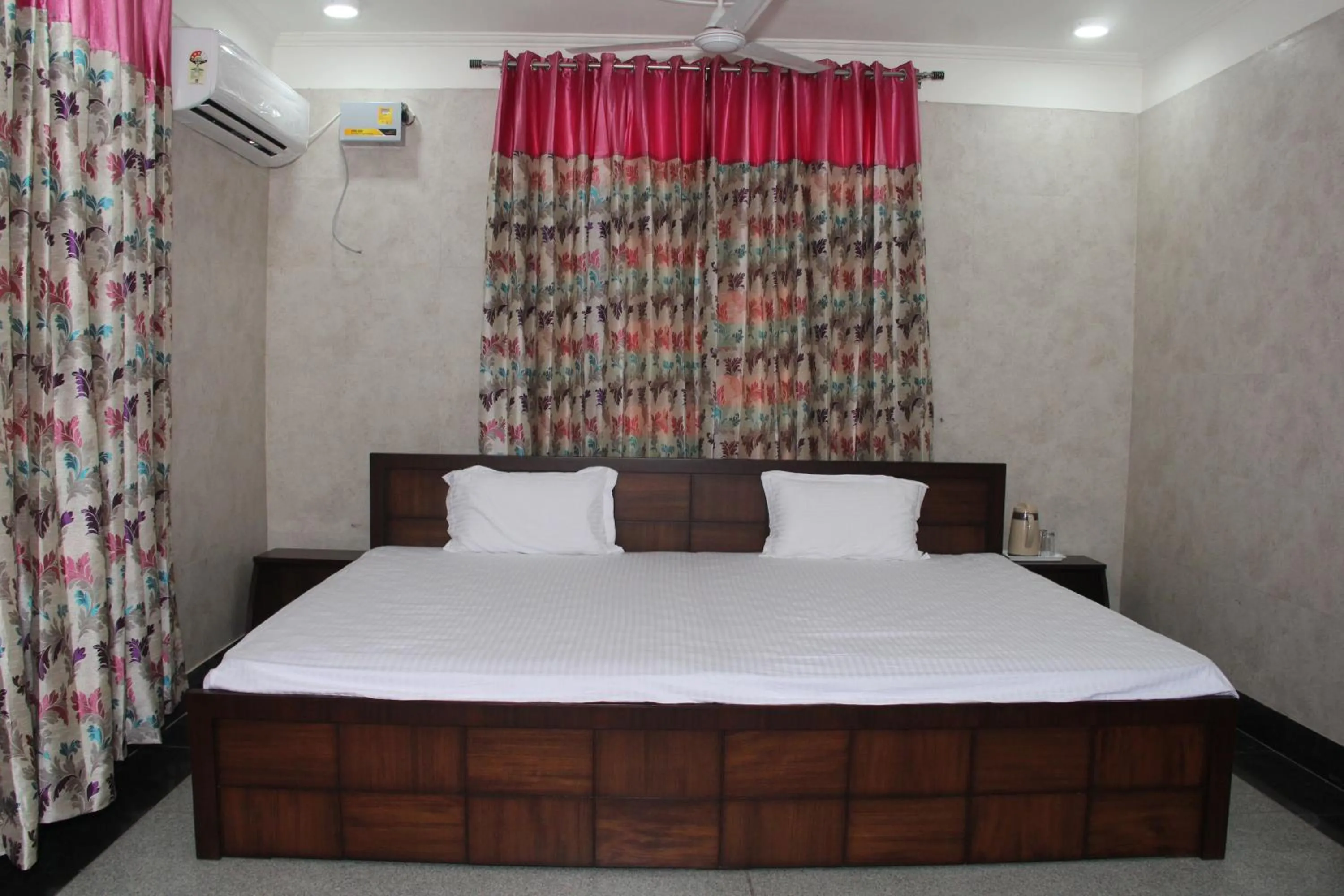 Deluxe Family Suite - single occupancy in Hotel Silk