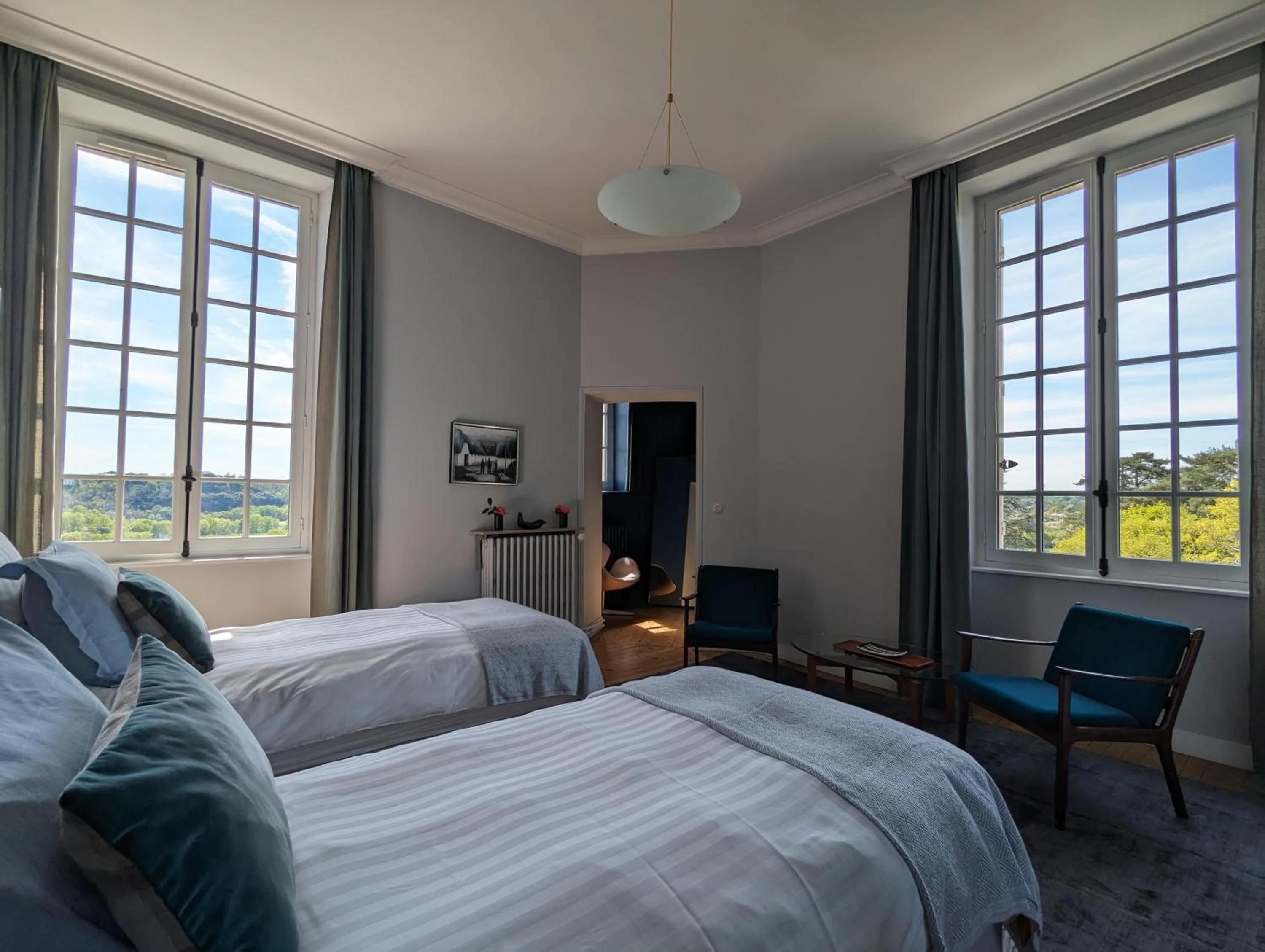 Photo of the whole room, Bed in Château Haute Roche