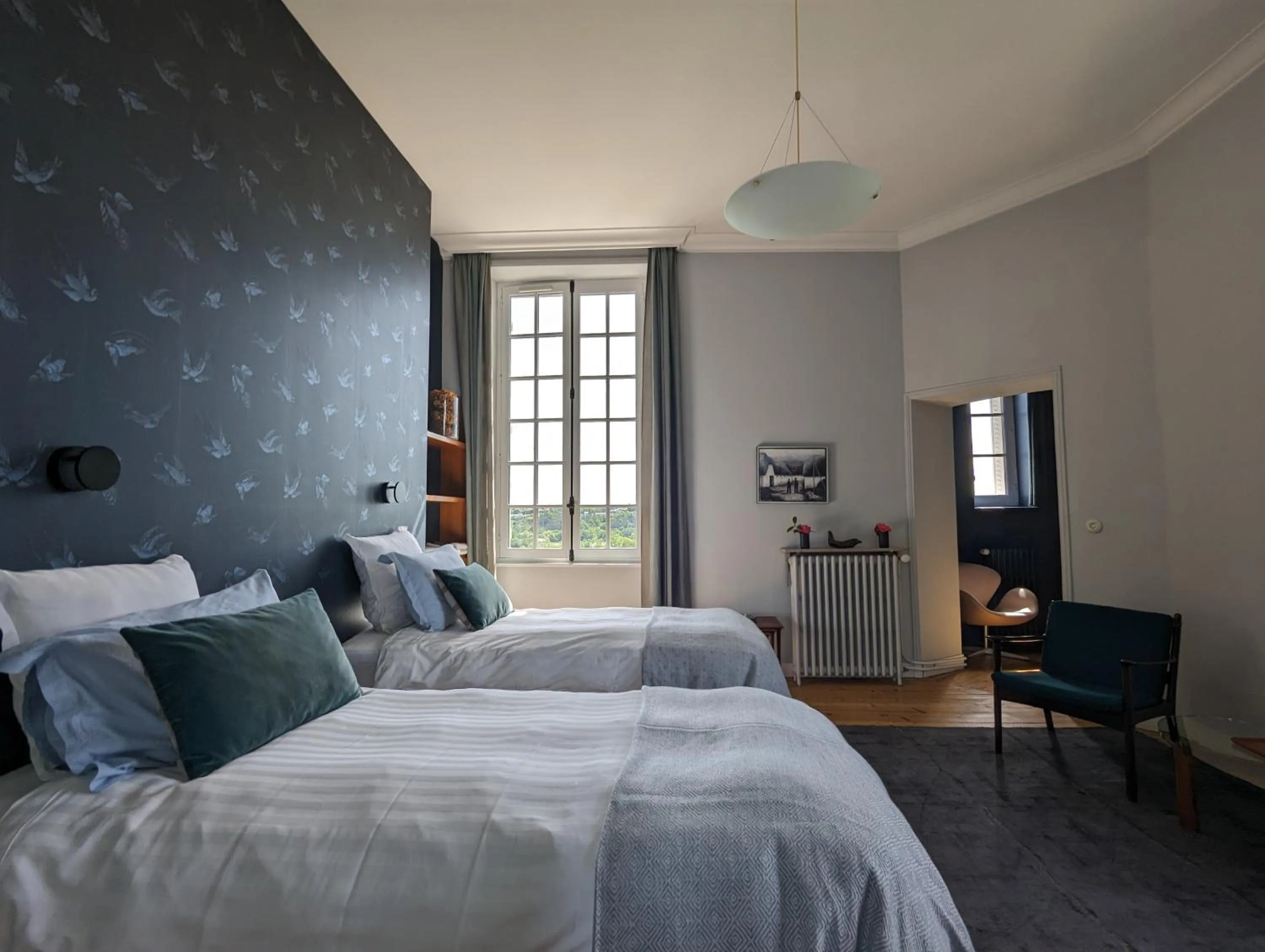 Photo of the whole room, Bed in Château Haute Roche