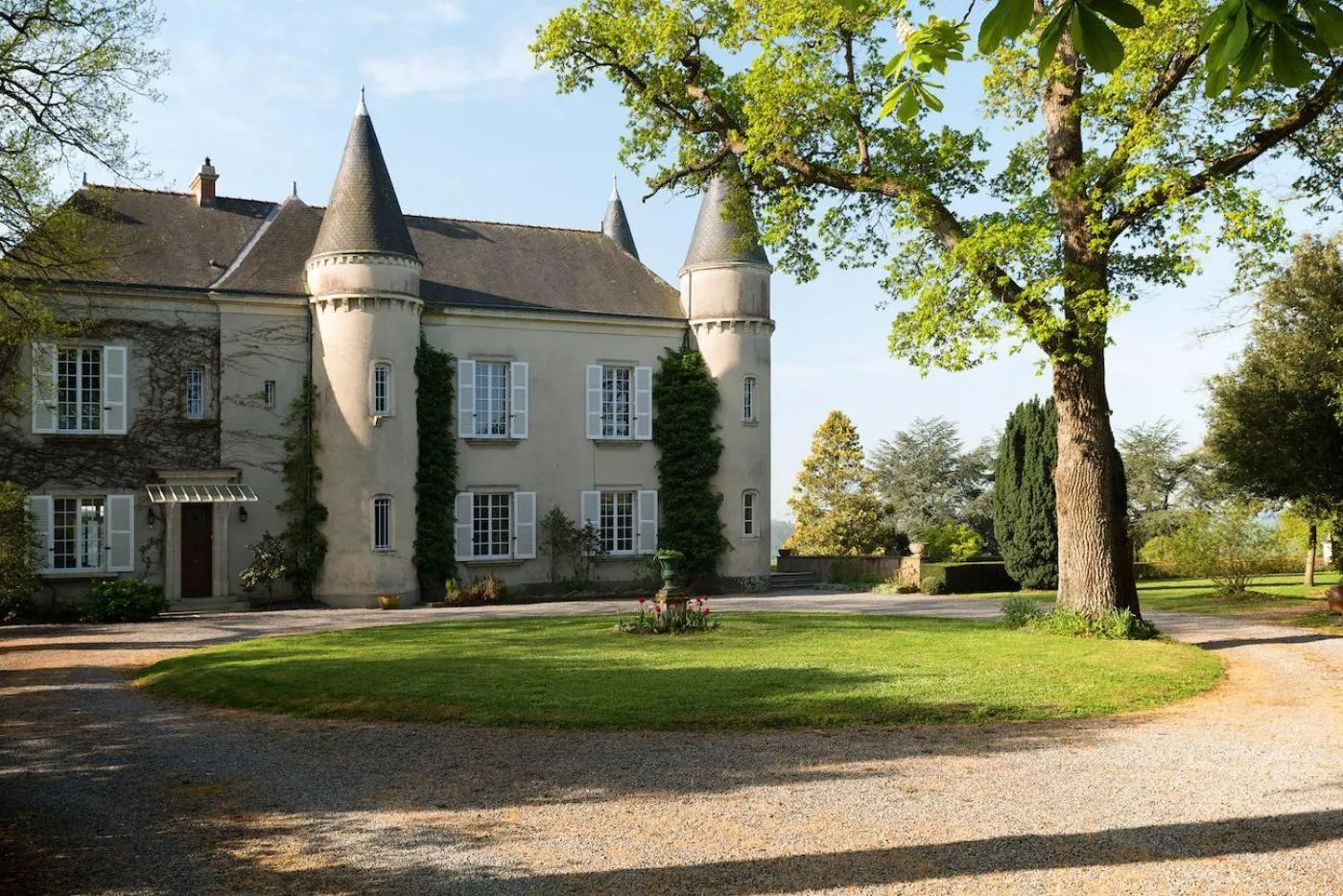 Property building in Château Haute Roche